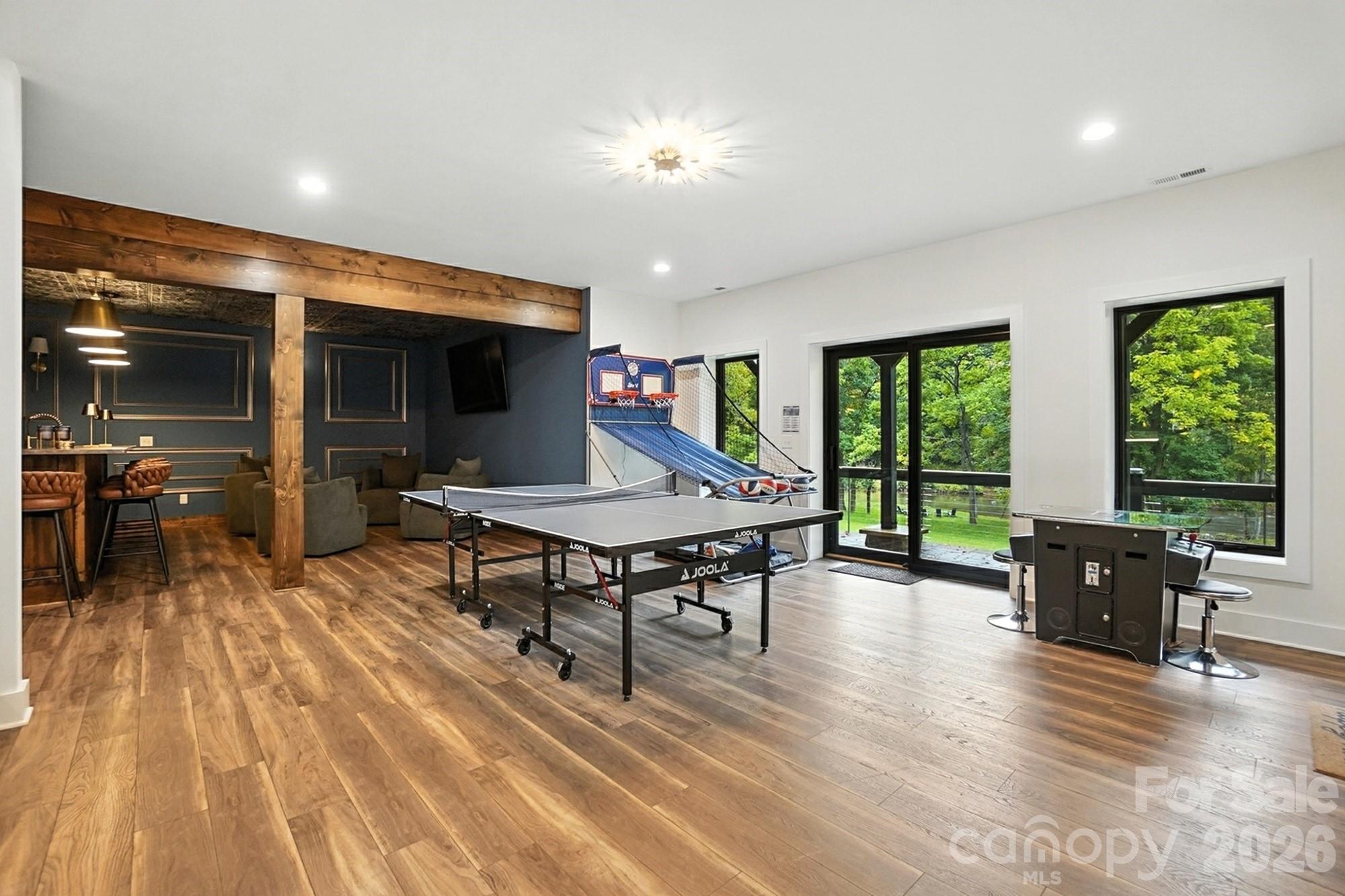 727 Riverwind Drive — Lansing