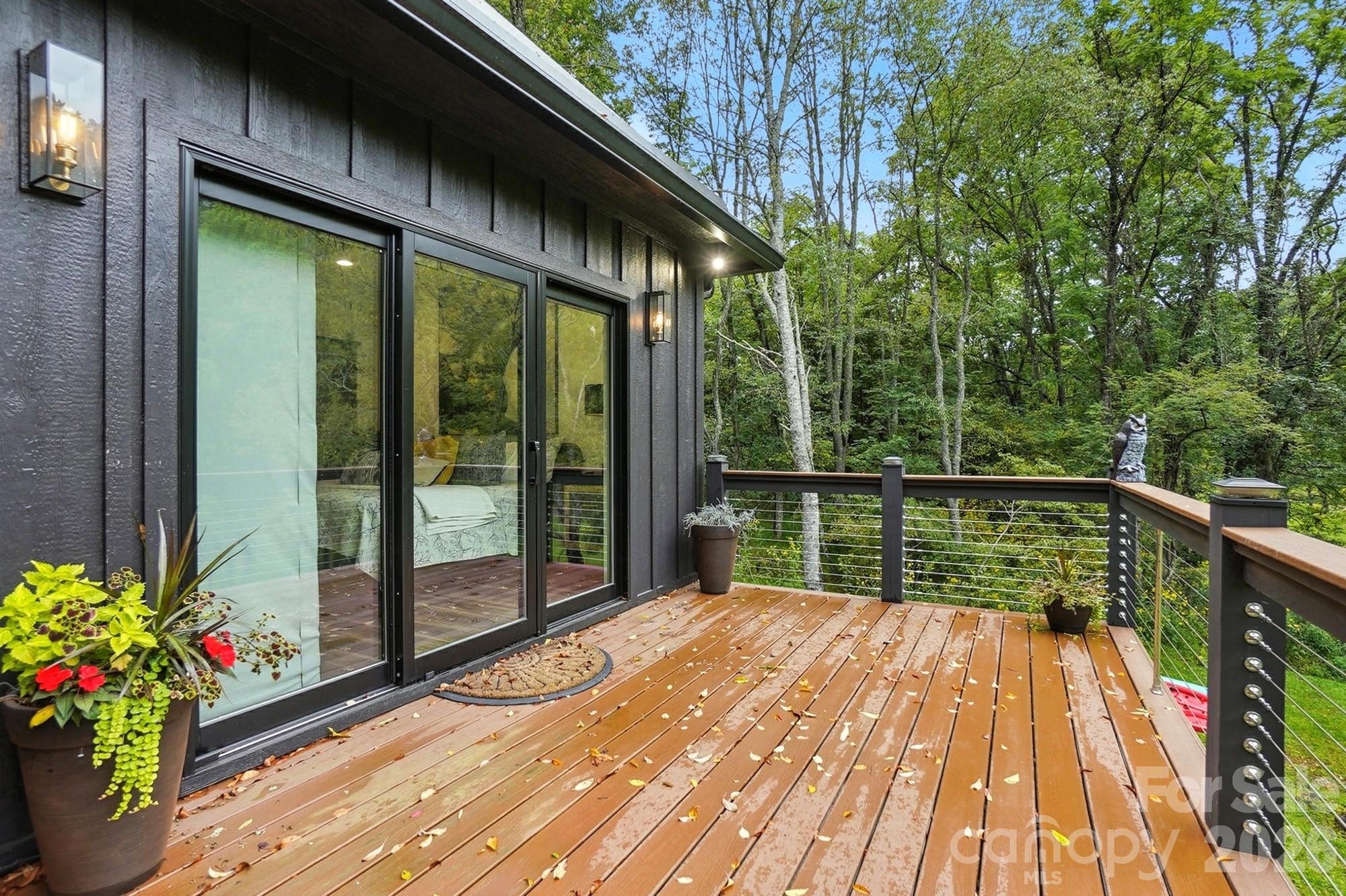 727 Riverwind Drive — Lansing