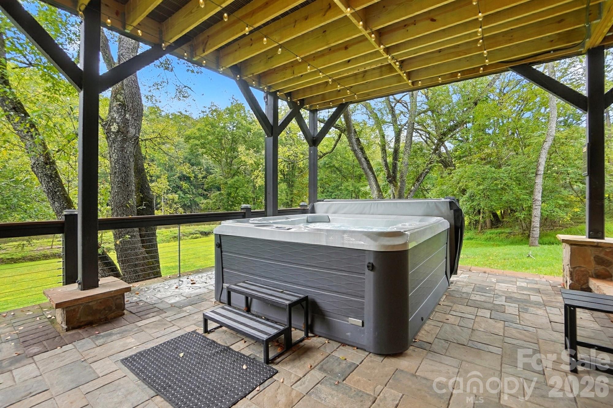 727 Riverwind Drive — Lansing