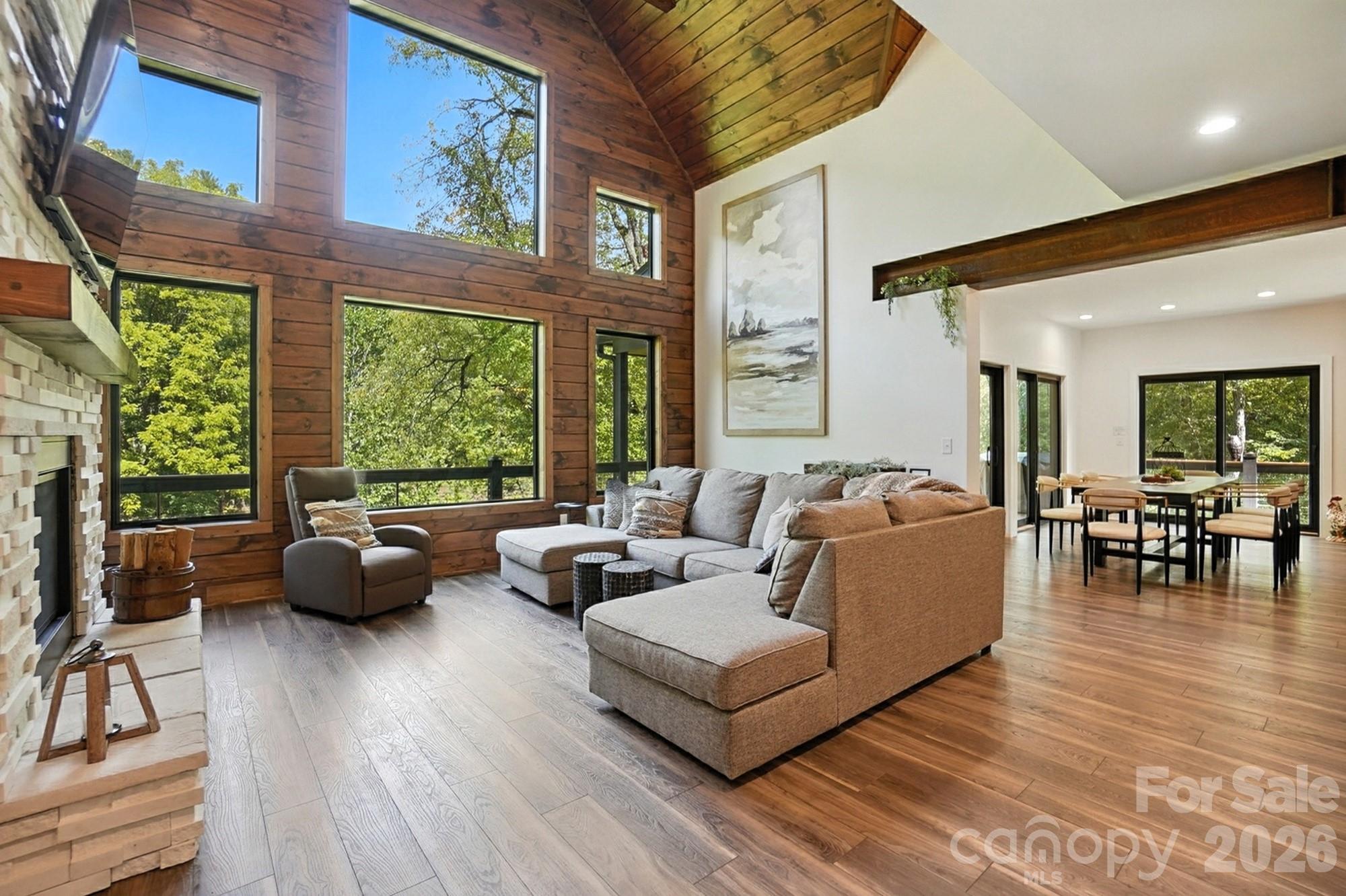 727 Riverwind Drive — Lansing