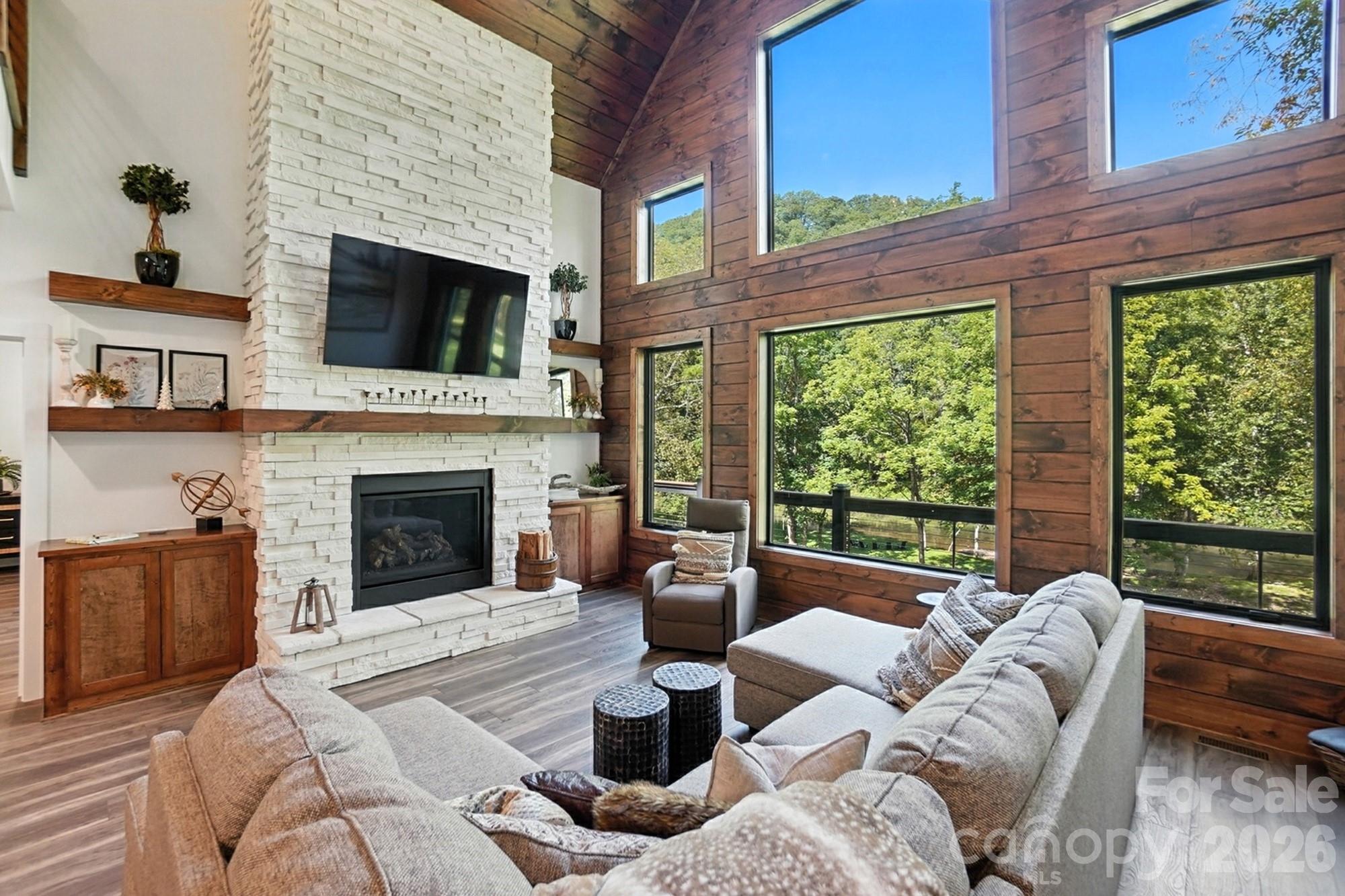 727 Riverwind Drive — Lansing