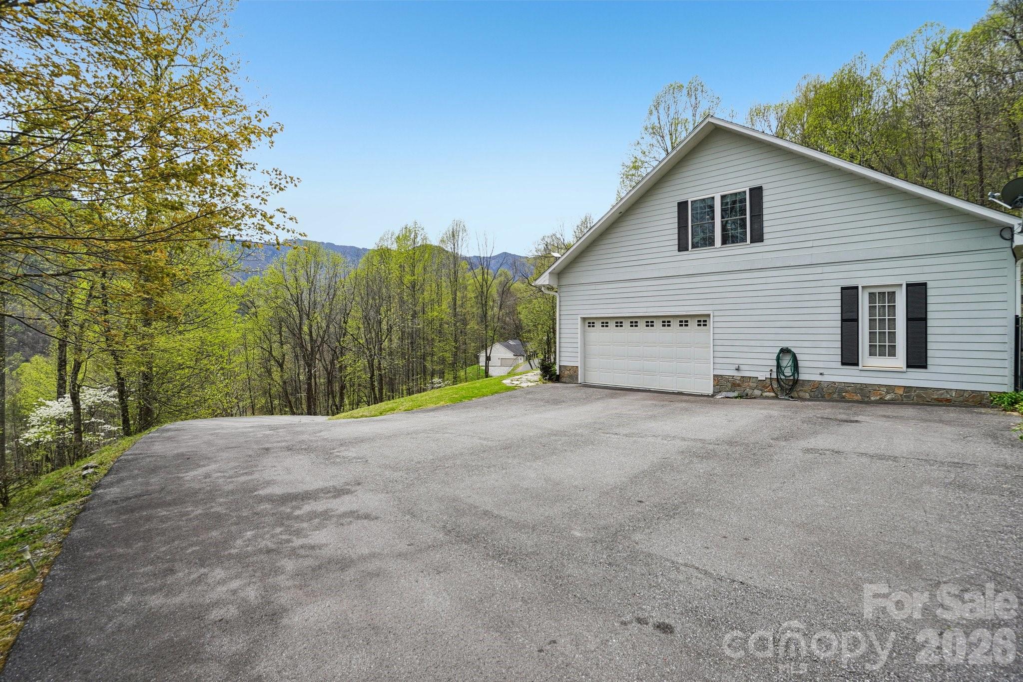 302 Davy Crockett Drive — Maggie Valley