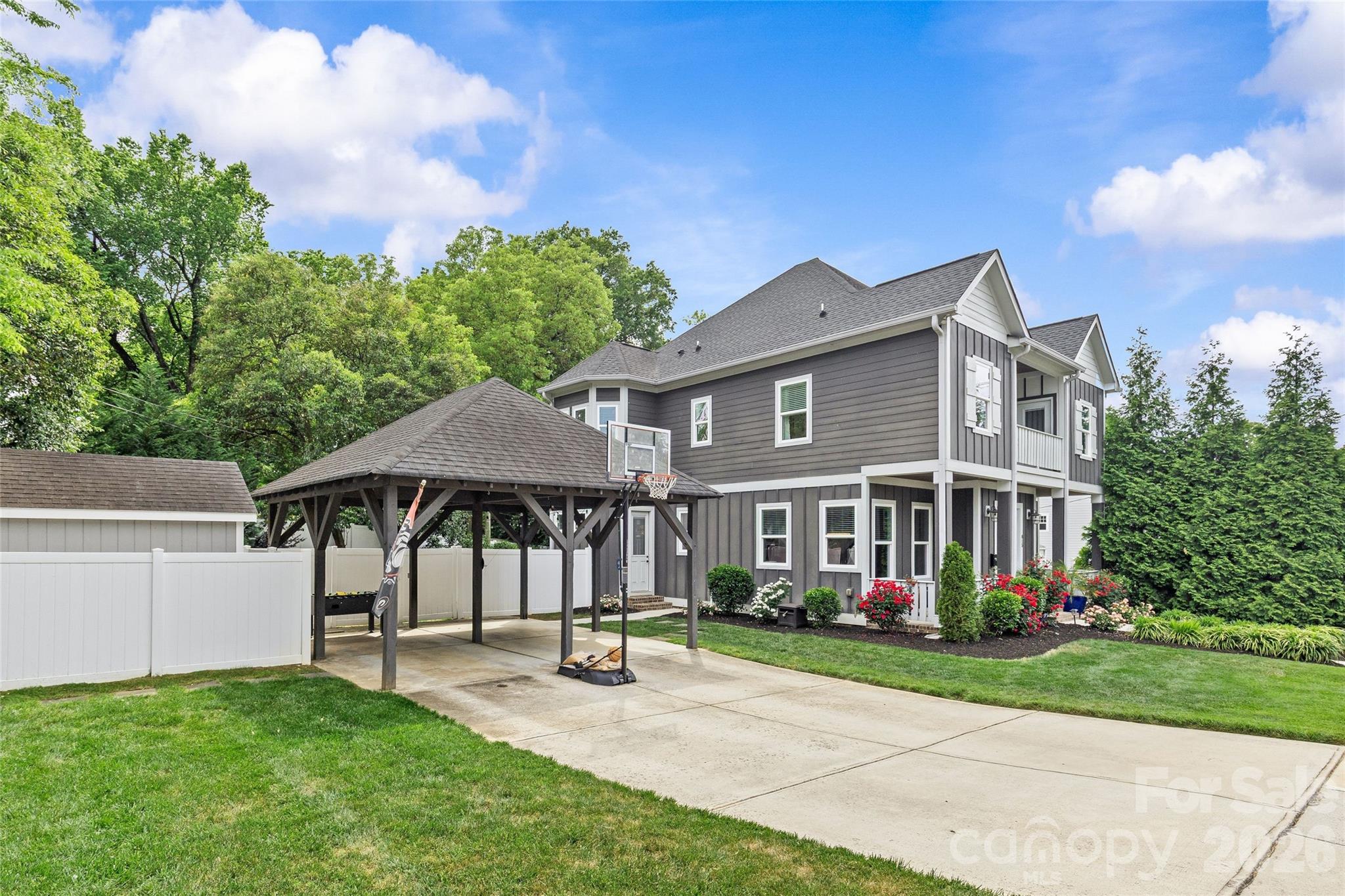 815 W Kingston Avenue — Charlotte