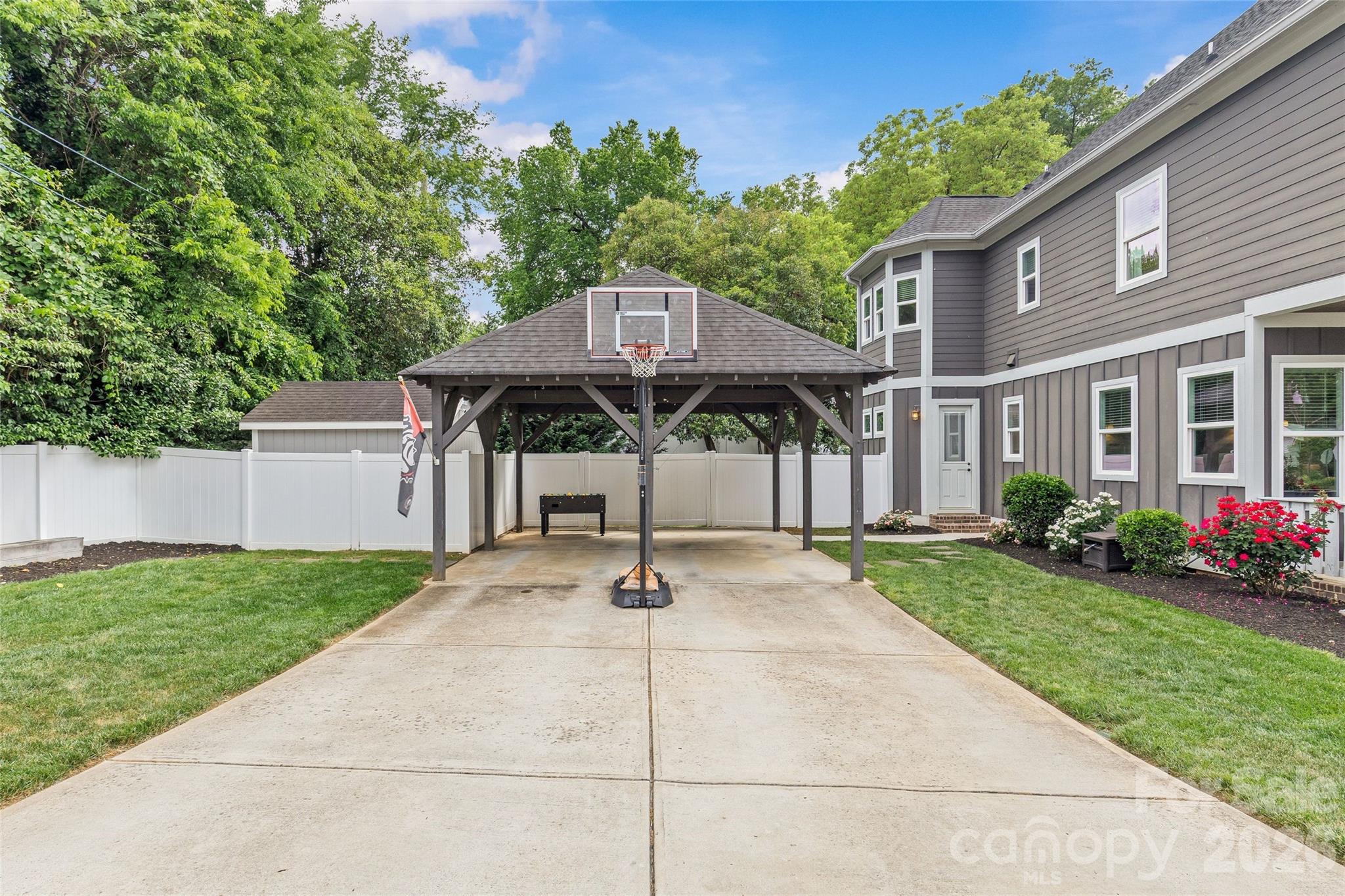 815 W Kingston Avenue — Charlotte