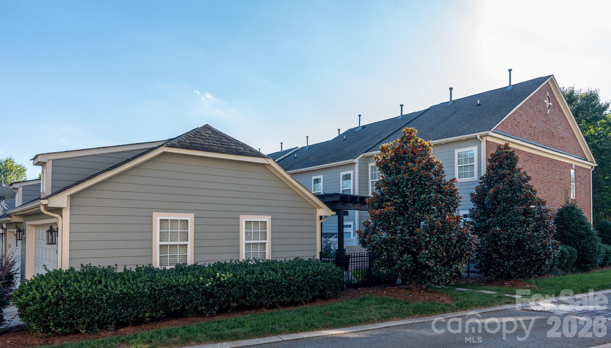 438 Magnolia Street — Davidson