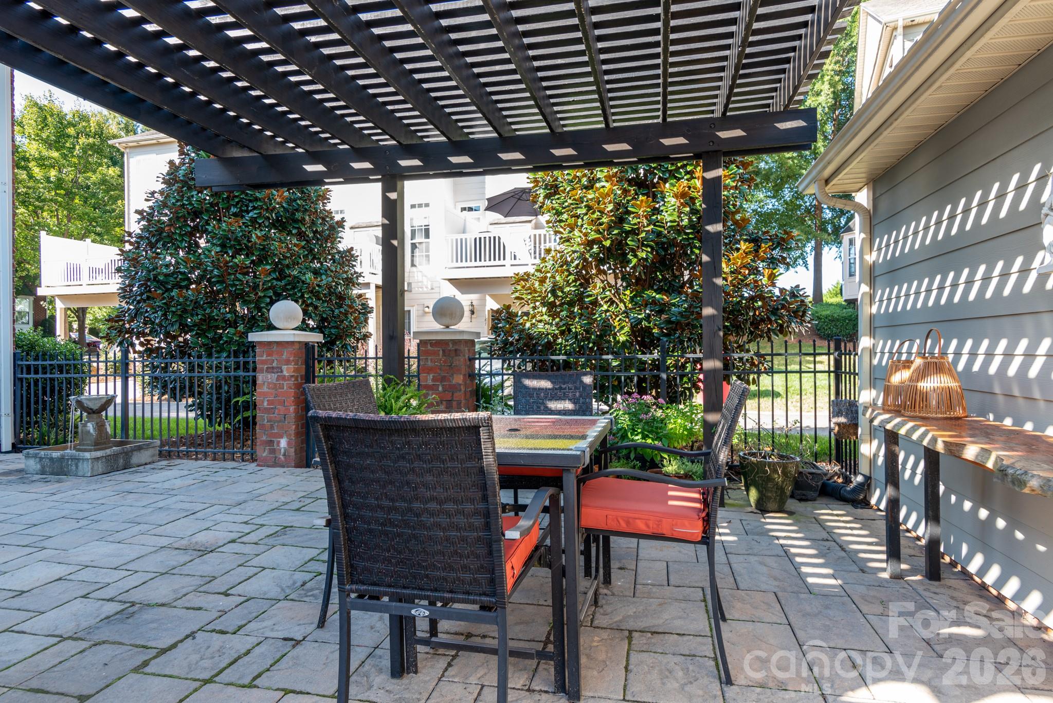 438 Magnolia Street — Davidson