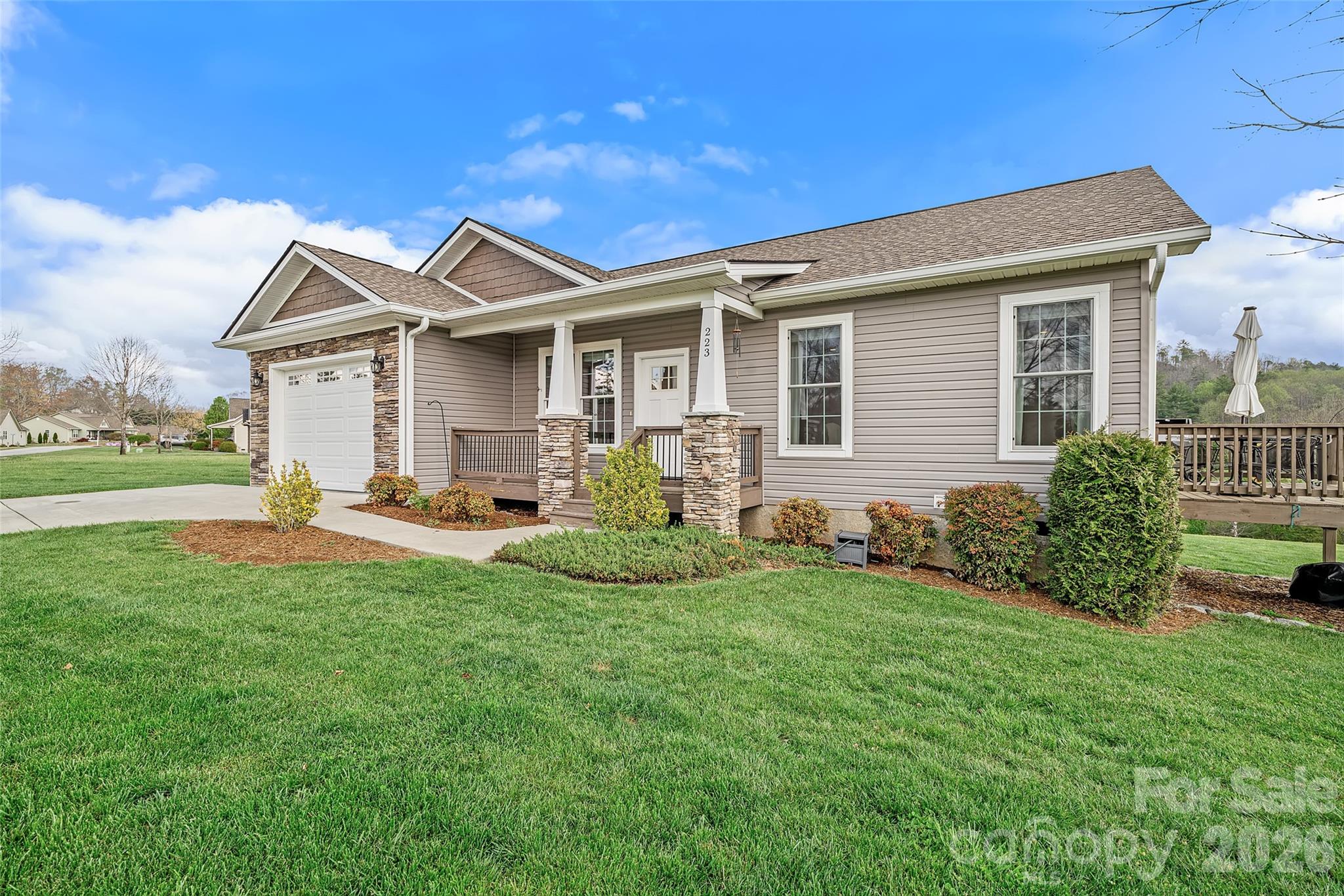 223 River Breeze Lane — Etowah