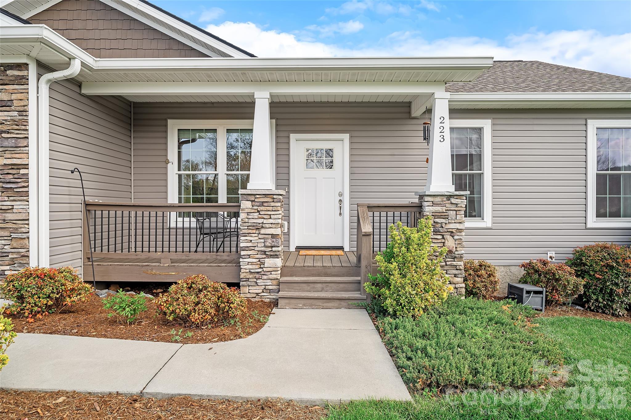 223 River Breeze Lane — Etowah