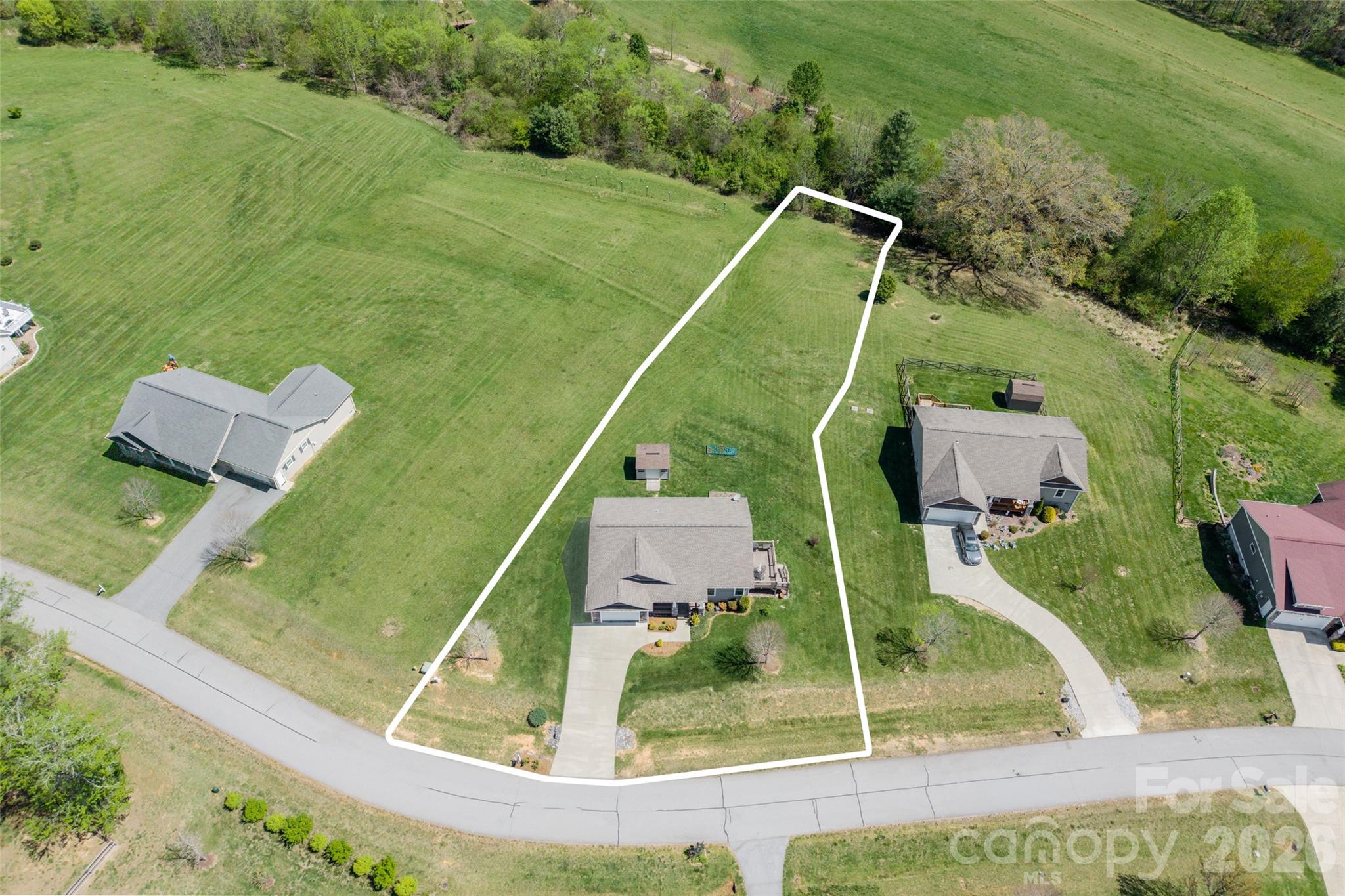 223 River Breeze Lane — Etowah