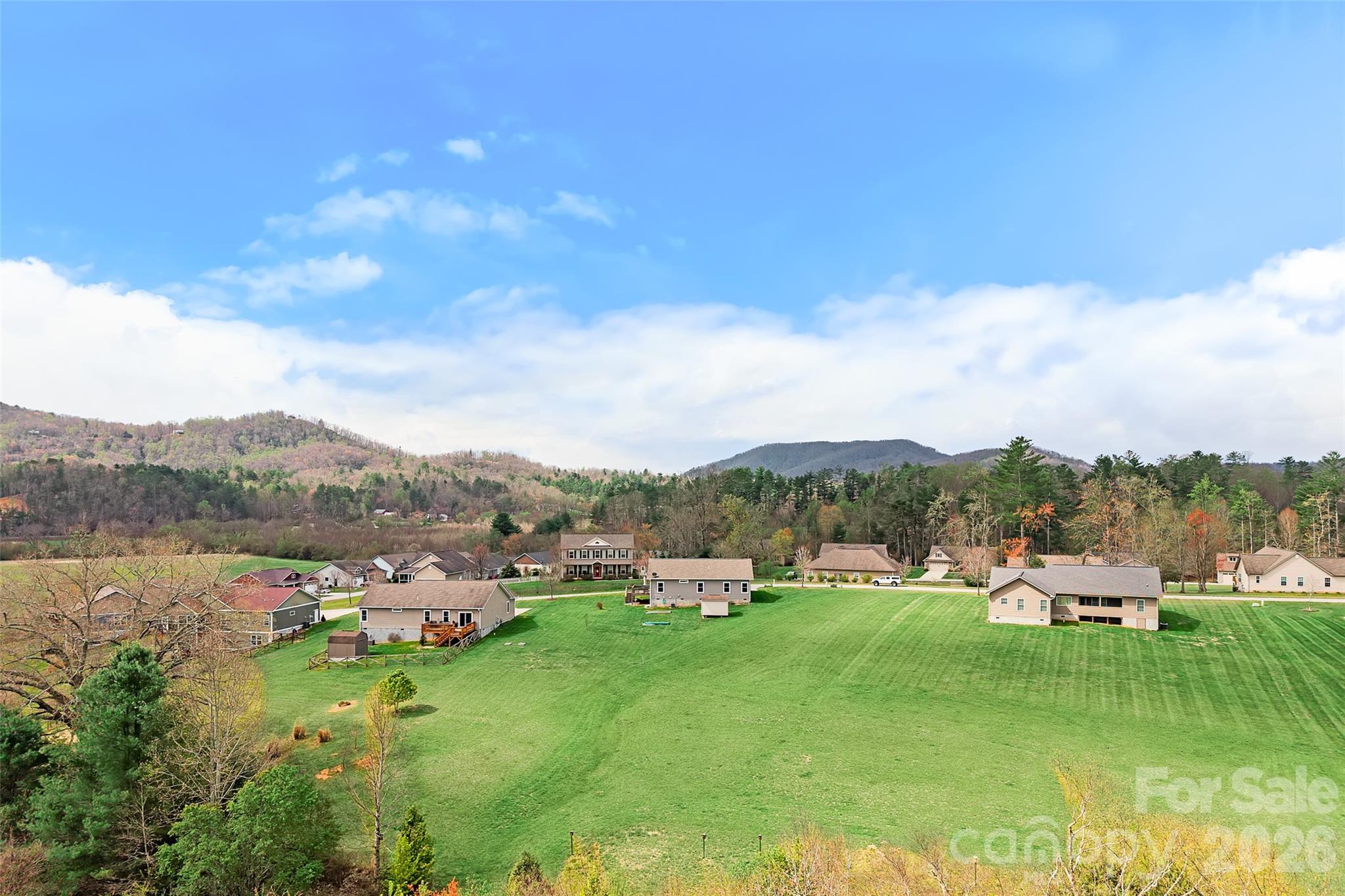 223 River Breeze Lane — Etowah