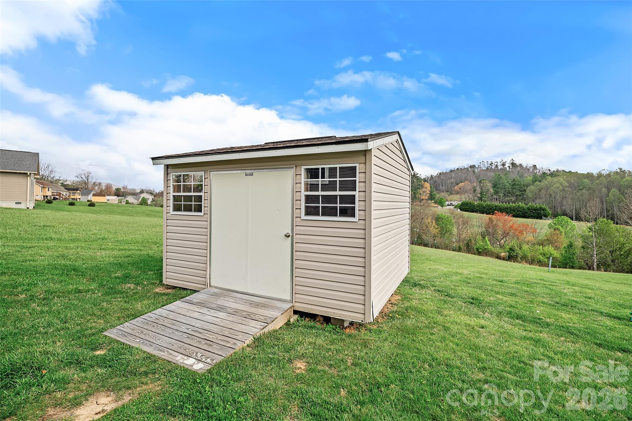 223 River Breeze Lane — Etowah