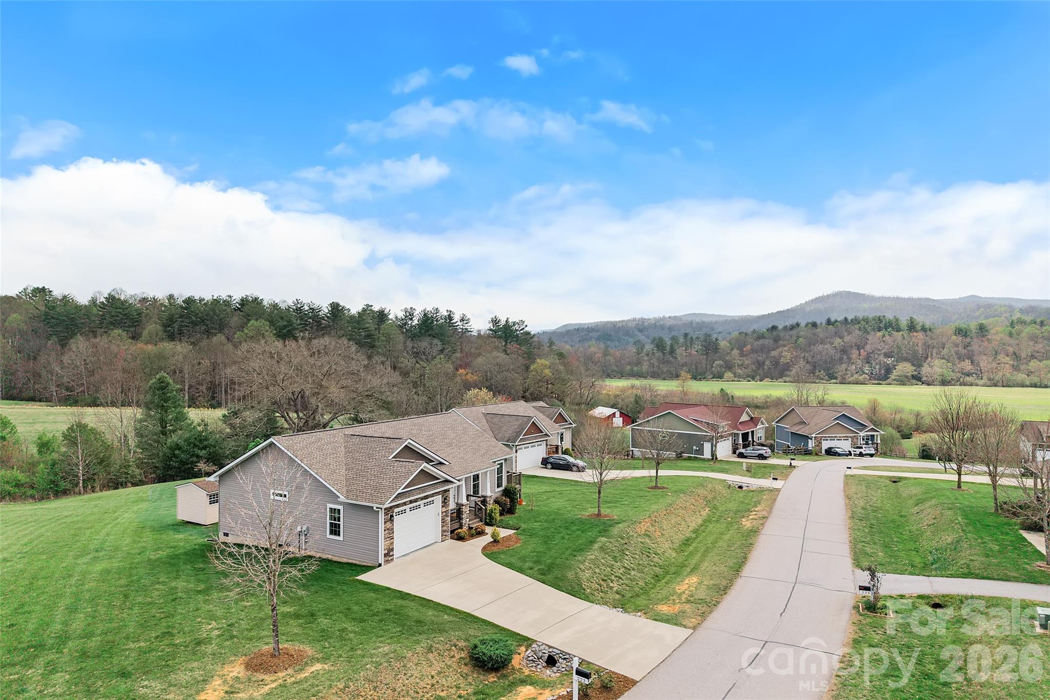 223 River Breeze Lane — Etowah