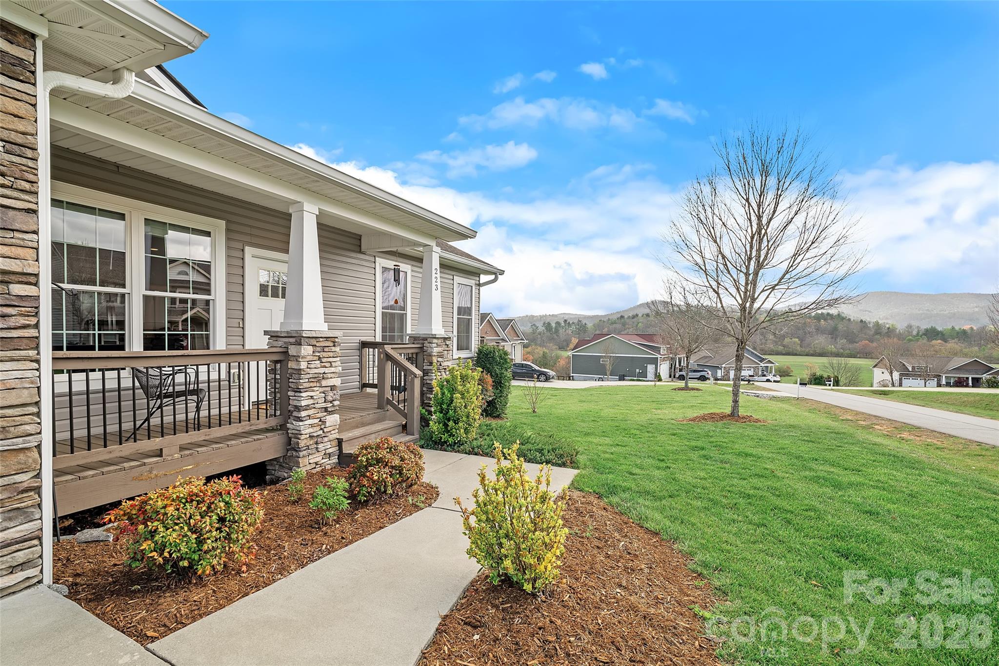 223 River Breeze Lane — Etowah