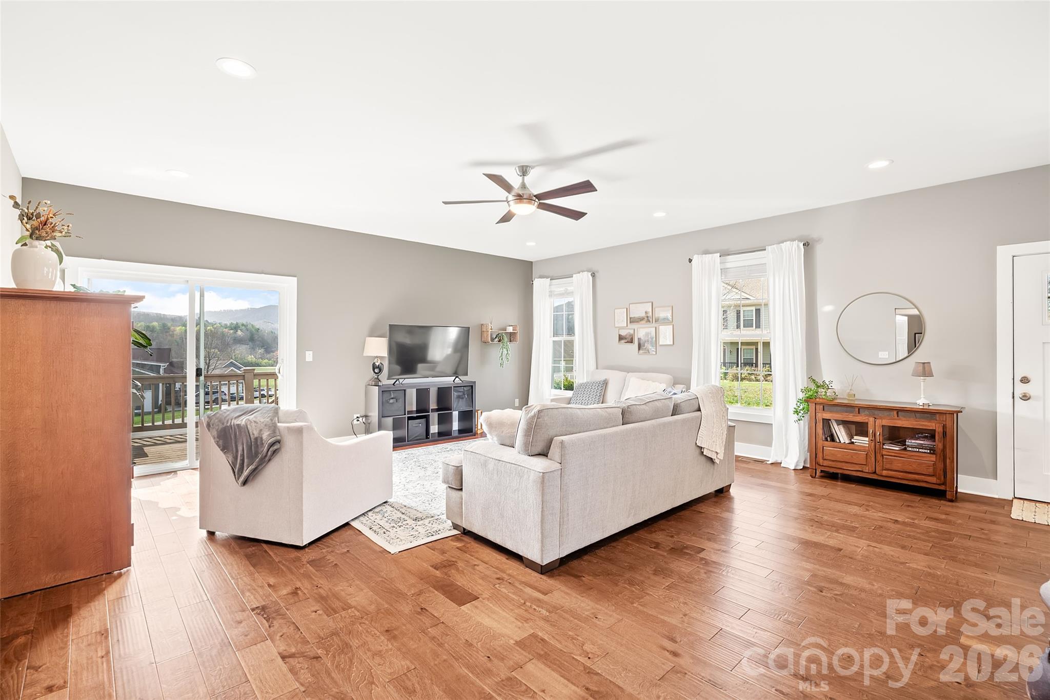 223 River Breeze Lane — Etowah