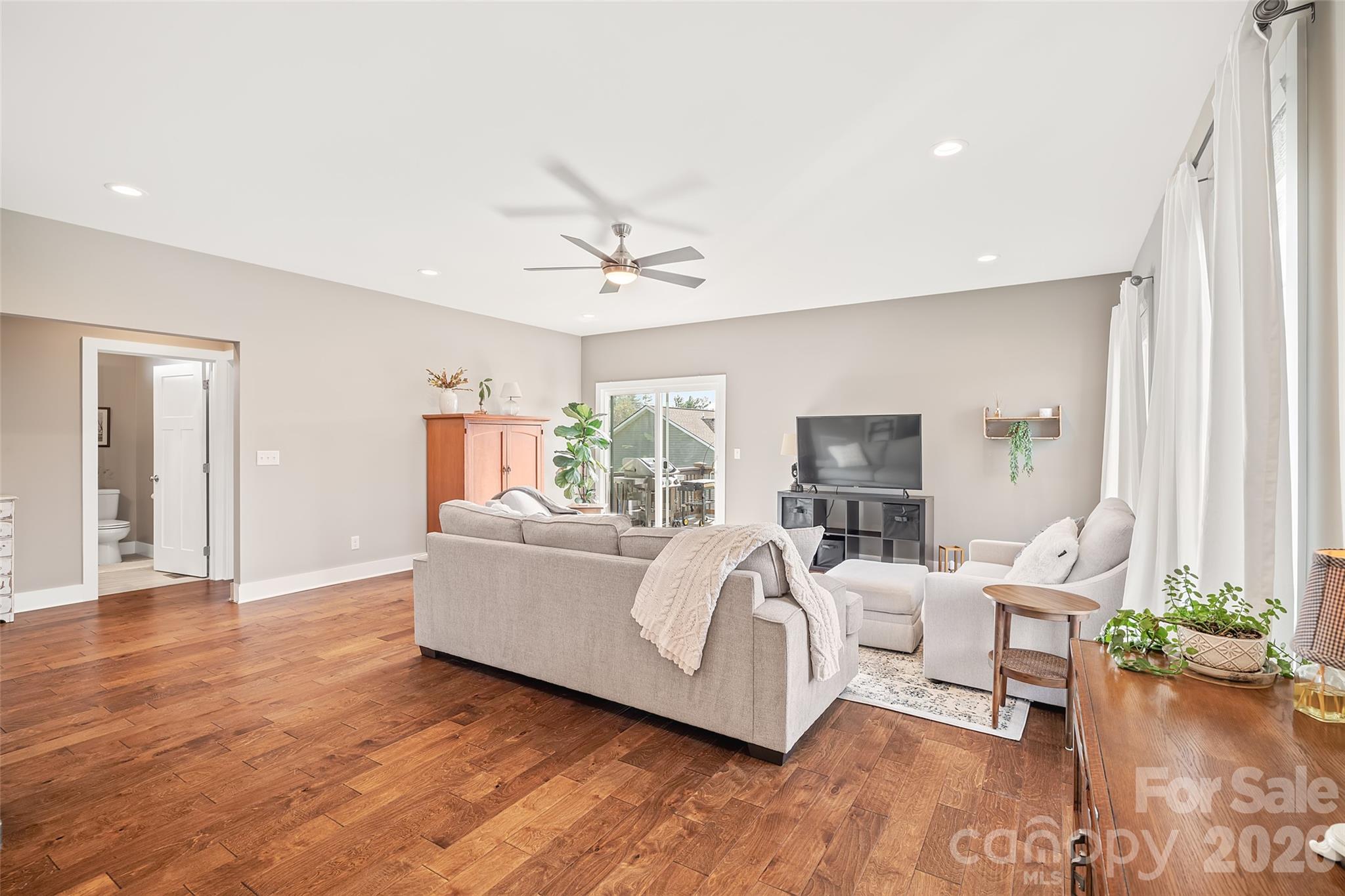 223 River Breeze Lane — Etowah