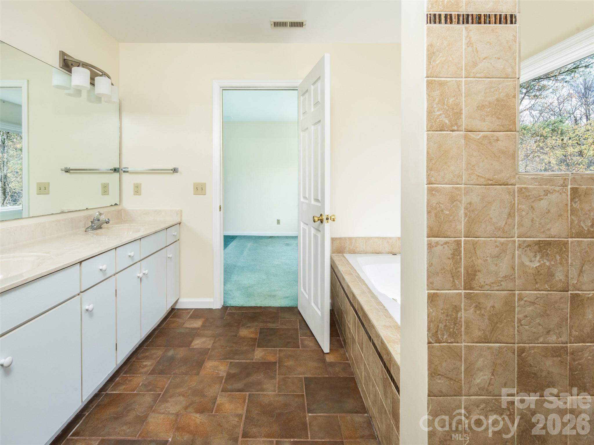 39 Eastmoor Drive — Asheville
