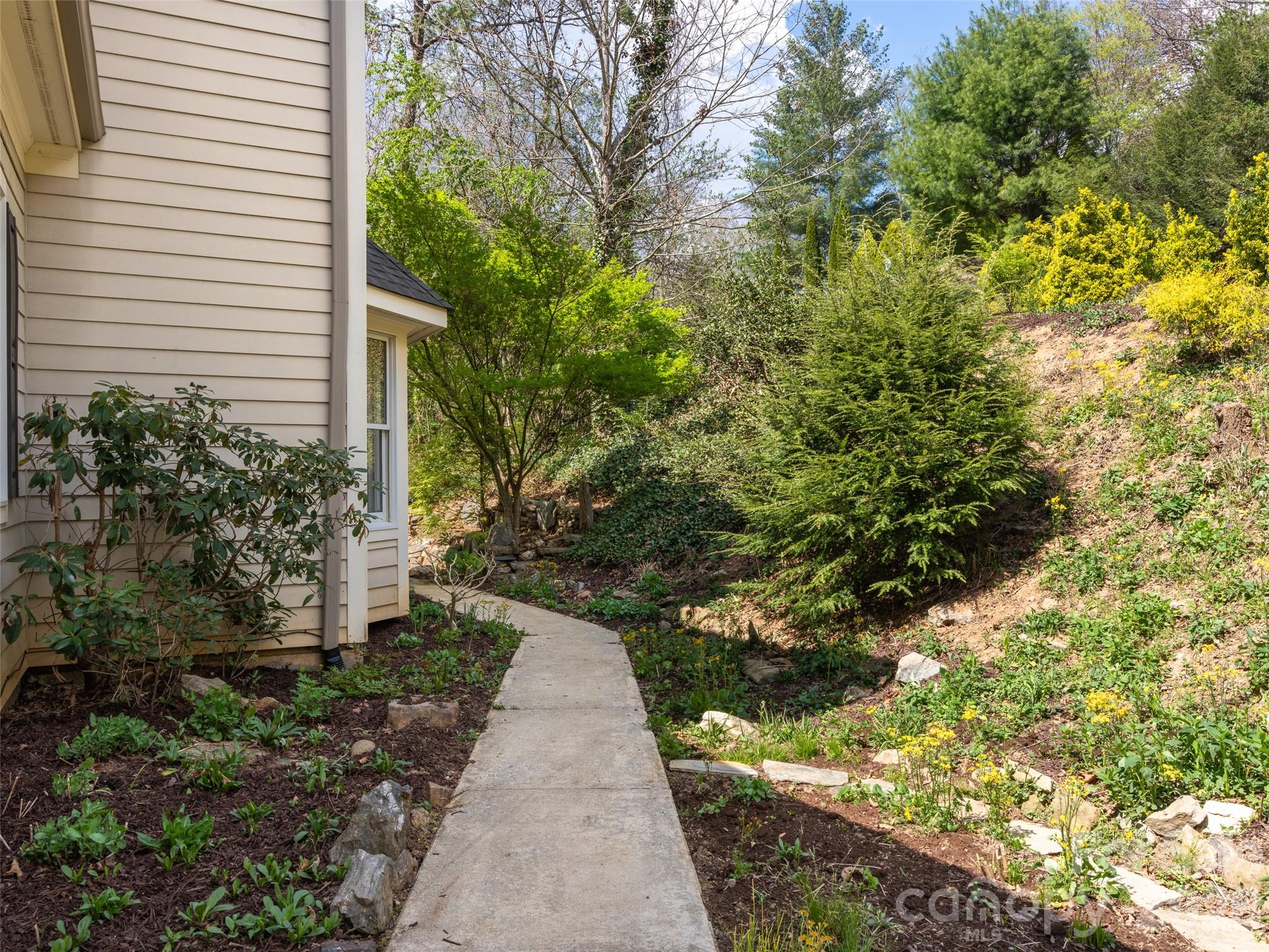 39 Eastmoor Drive — Asheville