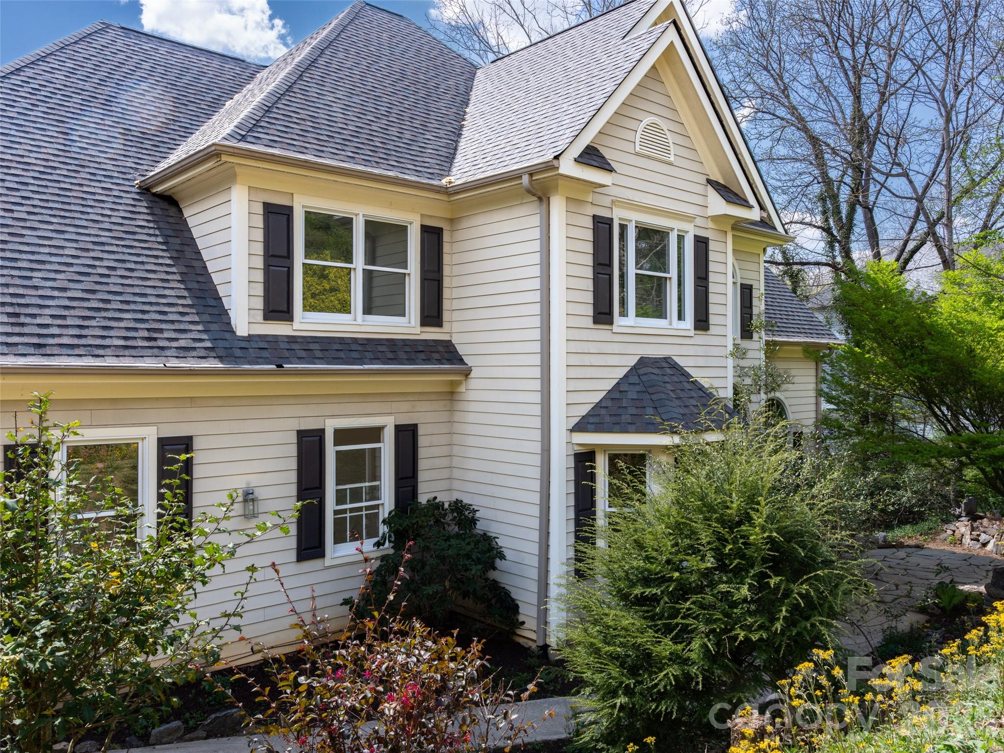 39 Eastmoor Drive — Asheville