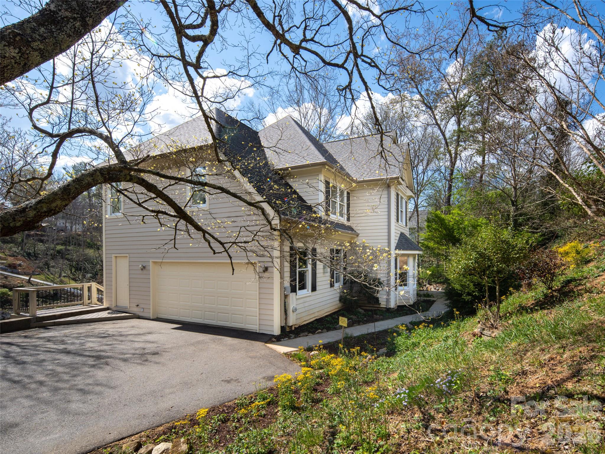 39 Eastmoor Drive — Asheville