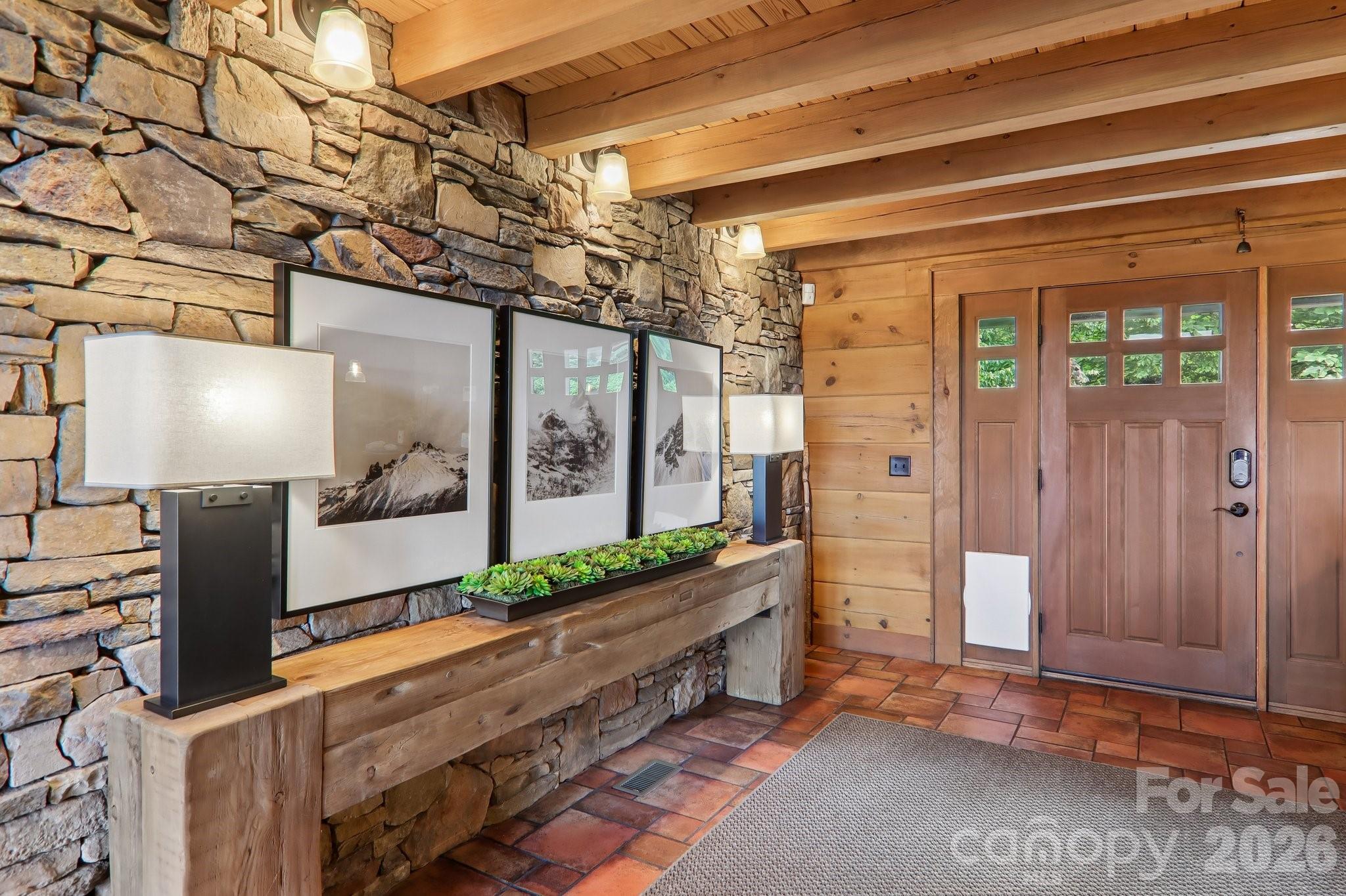 1072 Corsica Lane — Saluda
