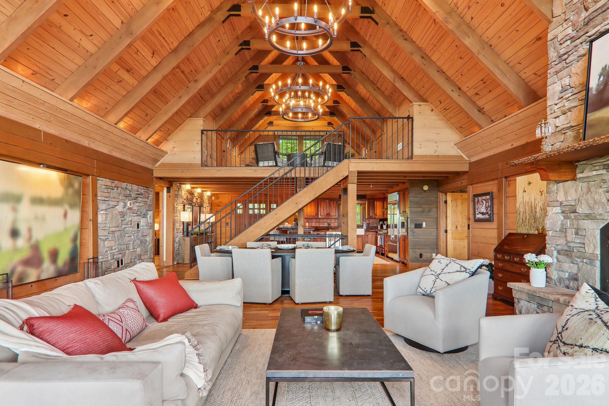 1072 Corsica Lane — Saluda