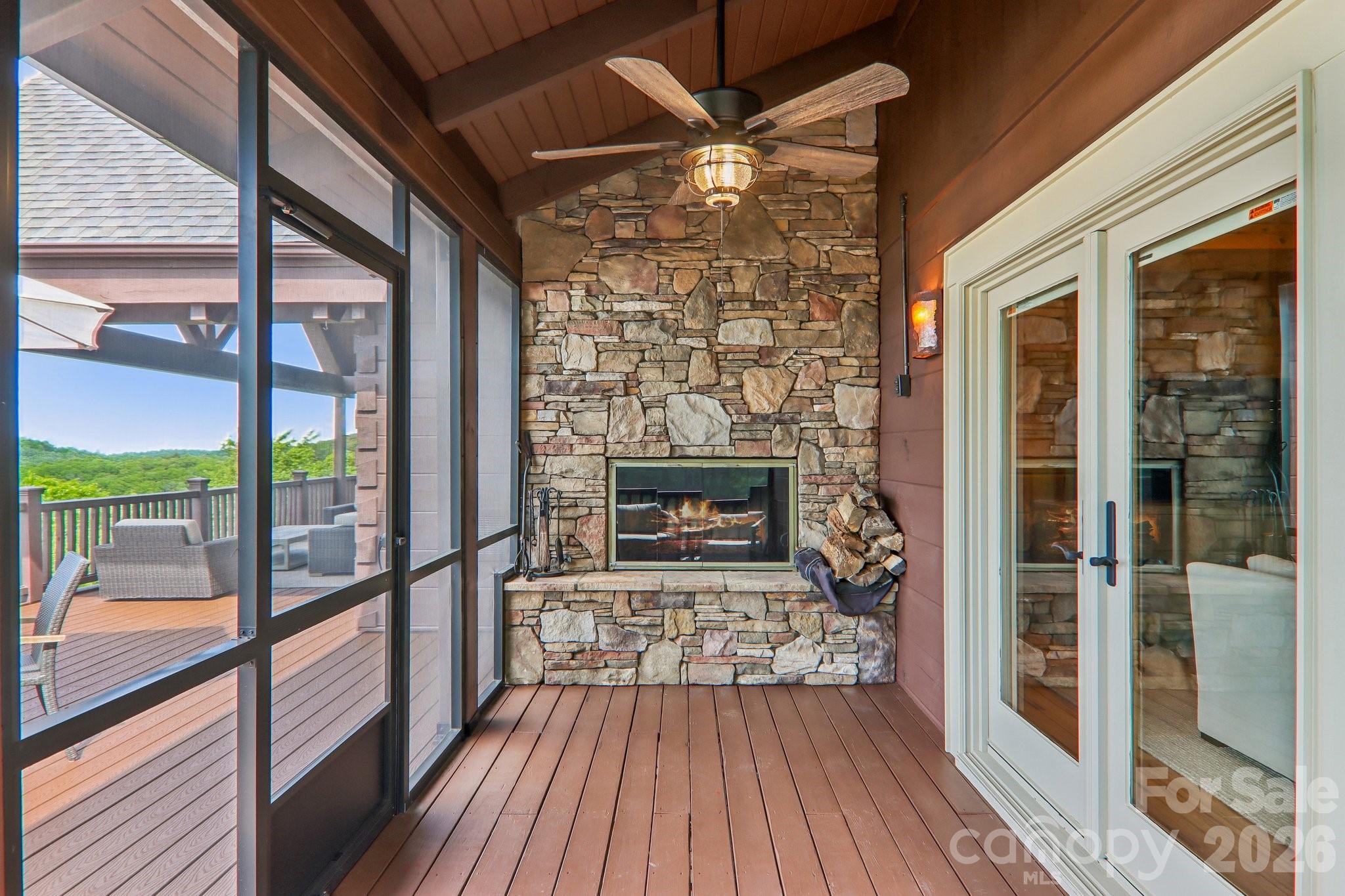1072 Corsica Lane — Saluda