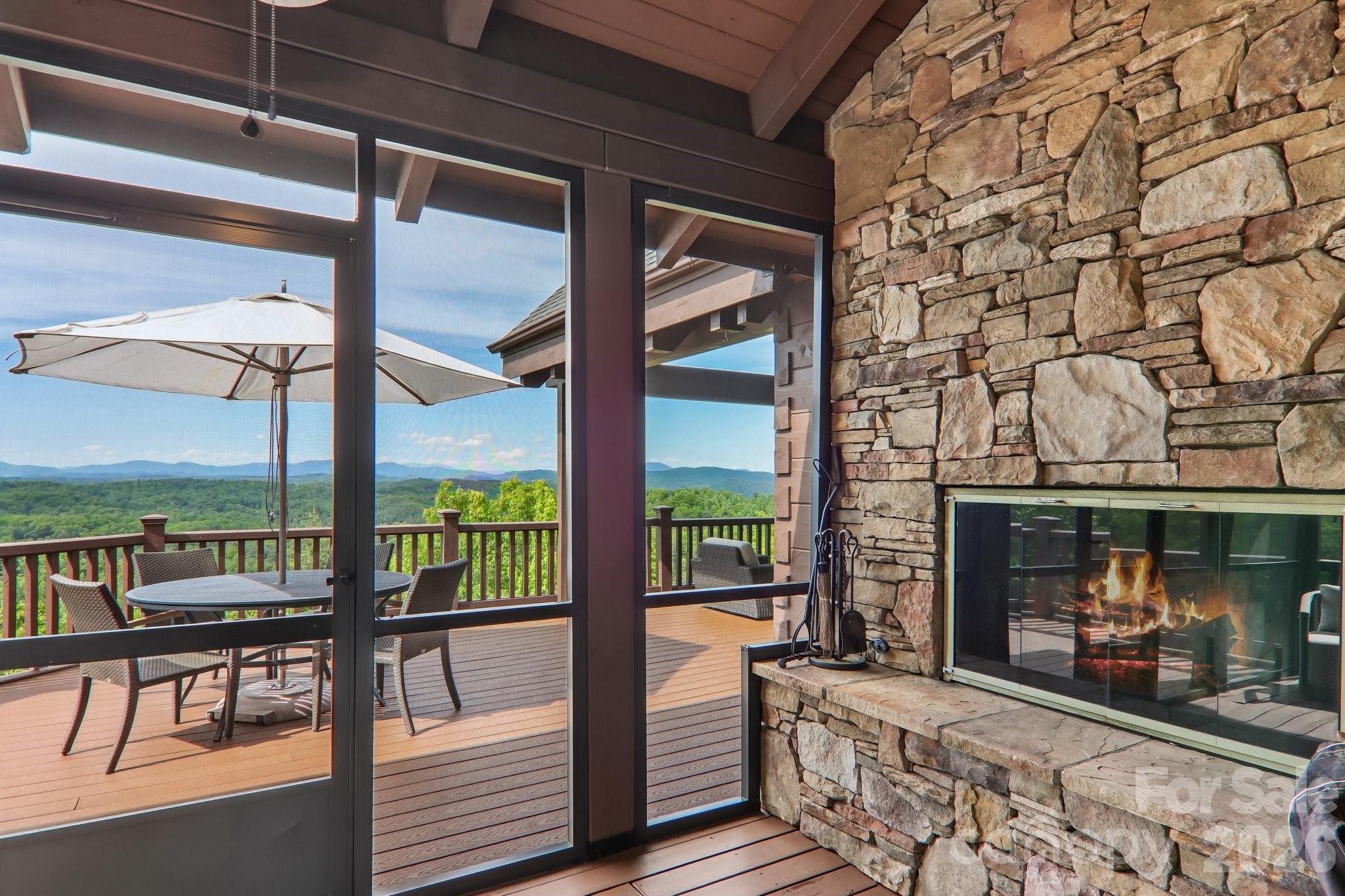 1072 Corsica Lane — Saluda
