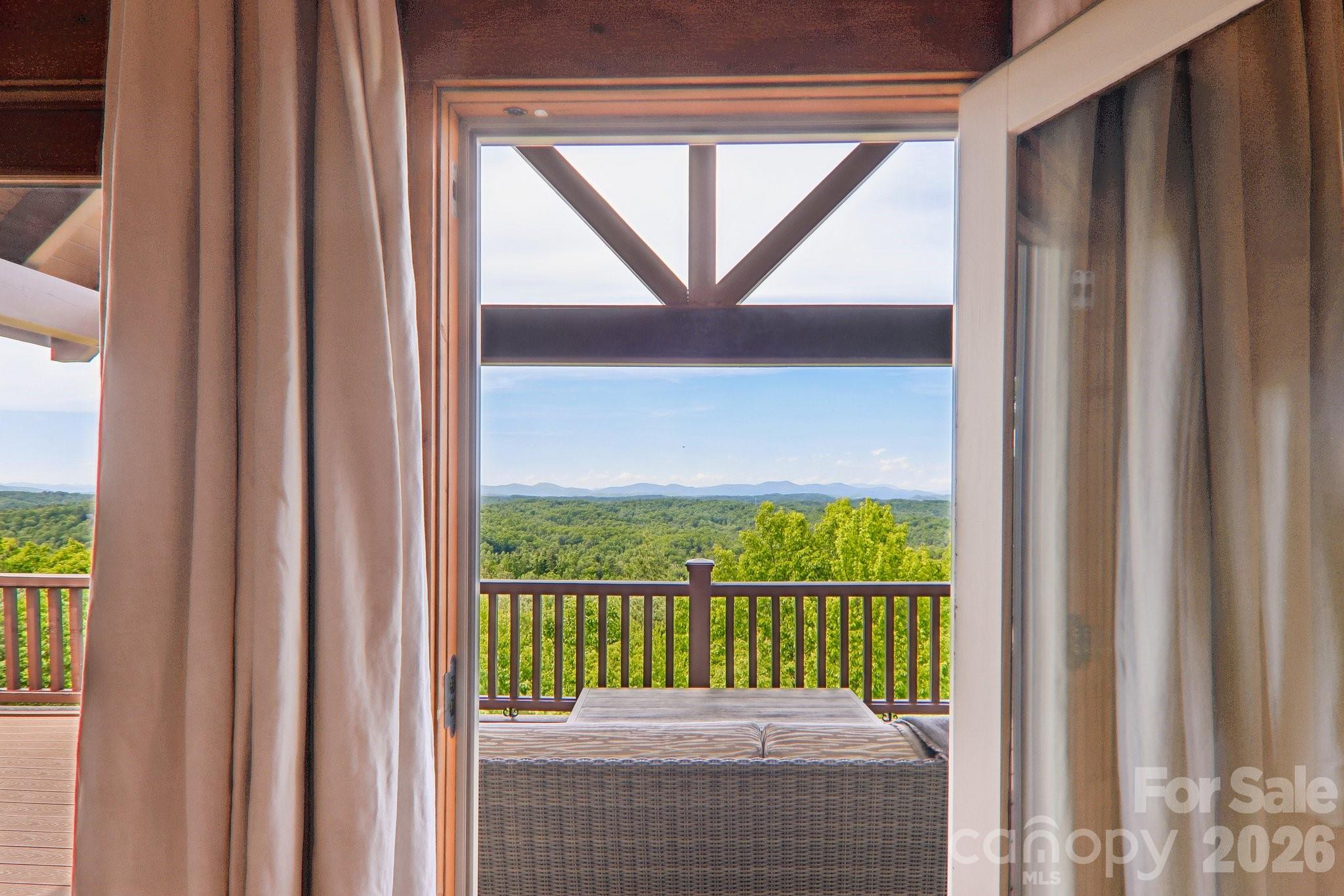 1072 Corsica Lane — Saluda