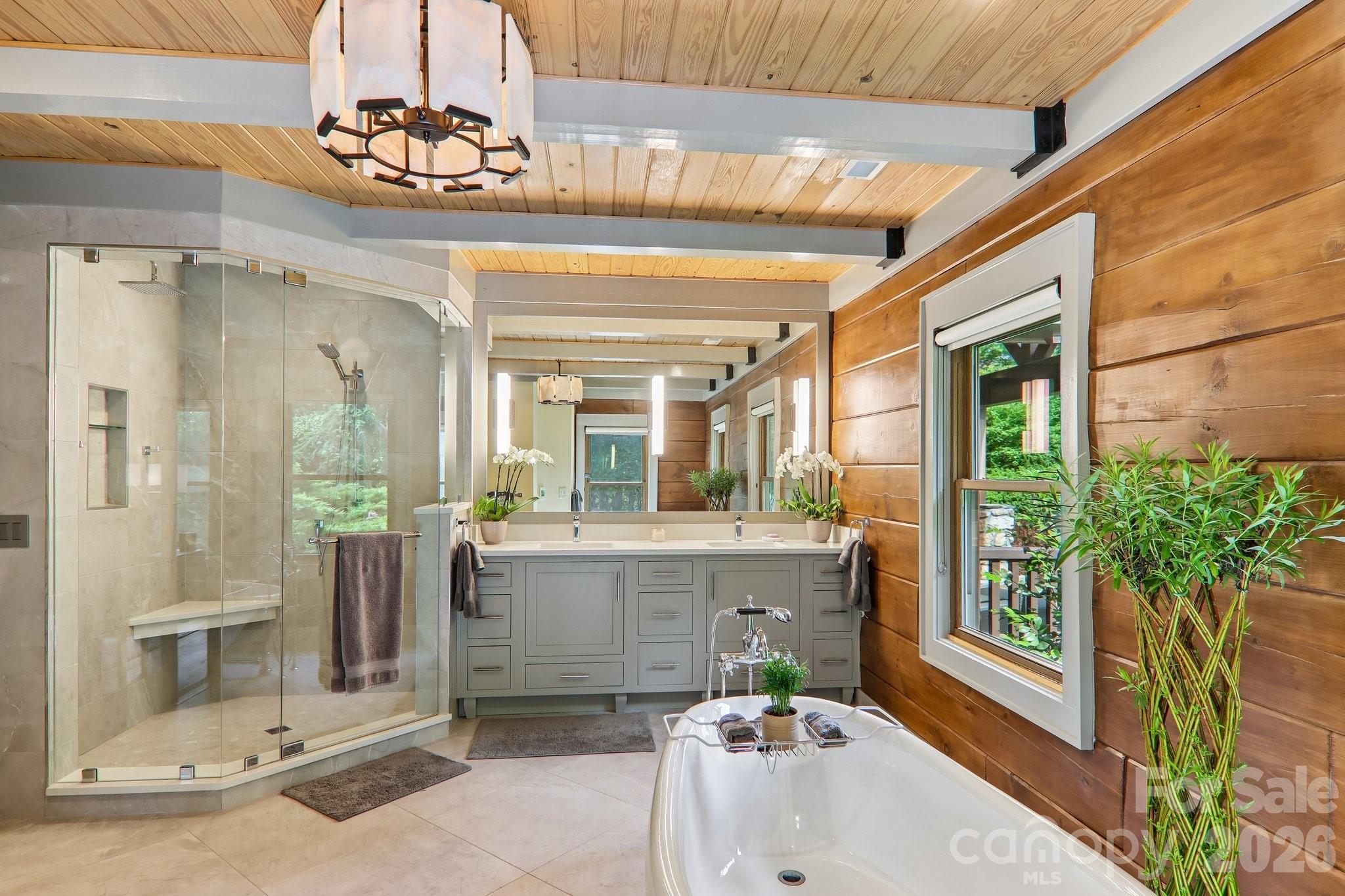 1072 Corsica Lane — Saluda