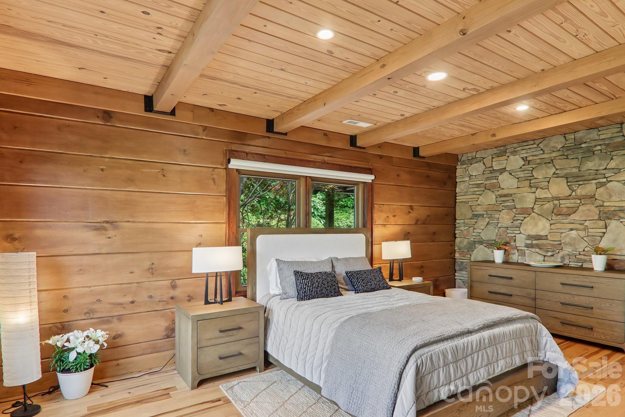 1072 Corsica Lane — Saluda