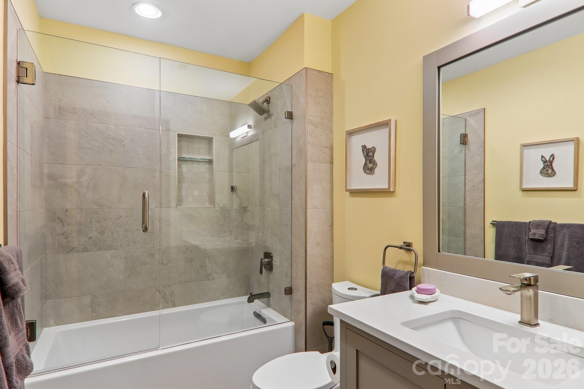 1072 Corsica Lane — Saluda