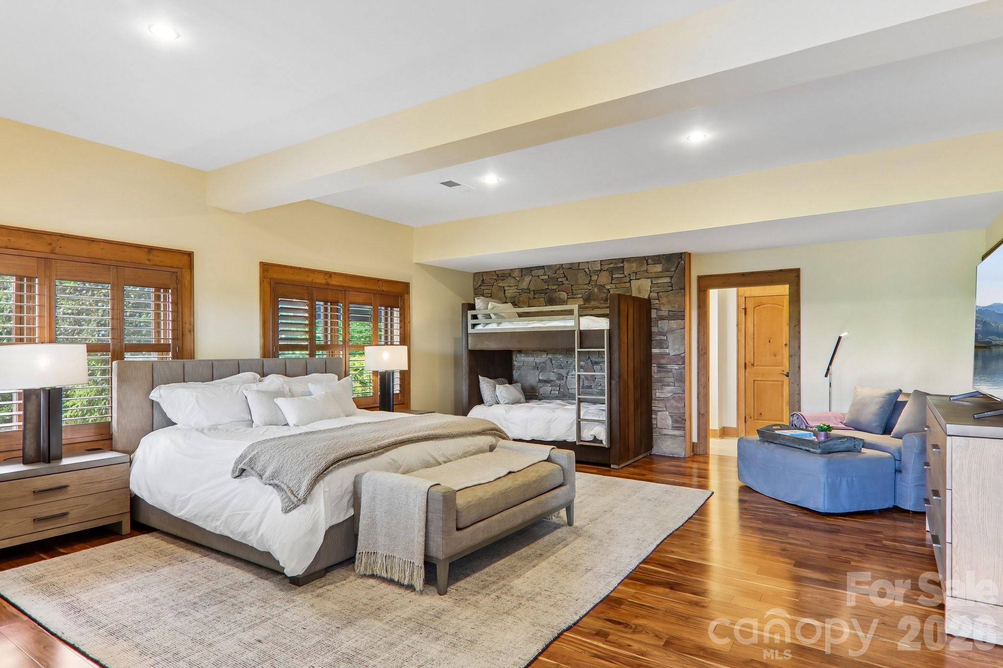 1072 Corsica Lane — Saluda