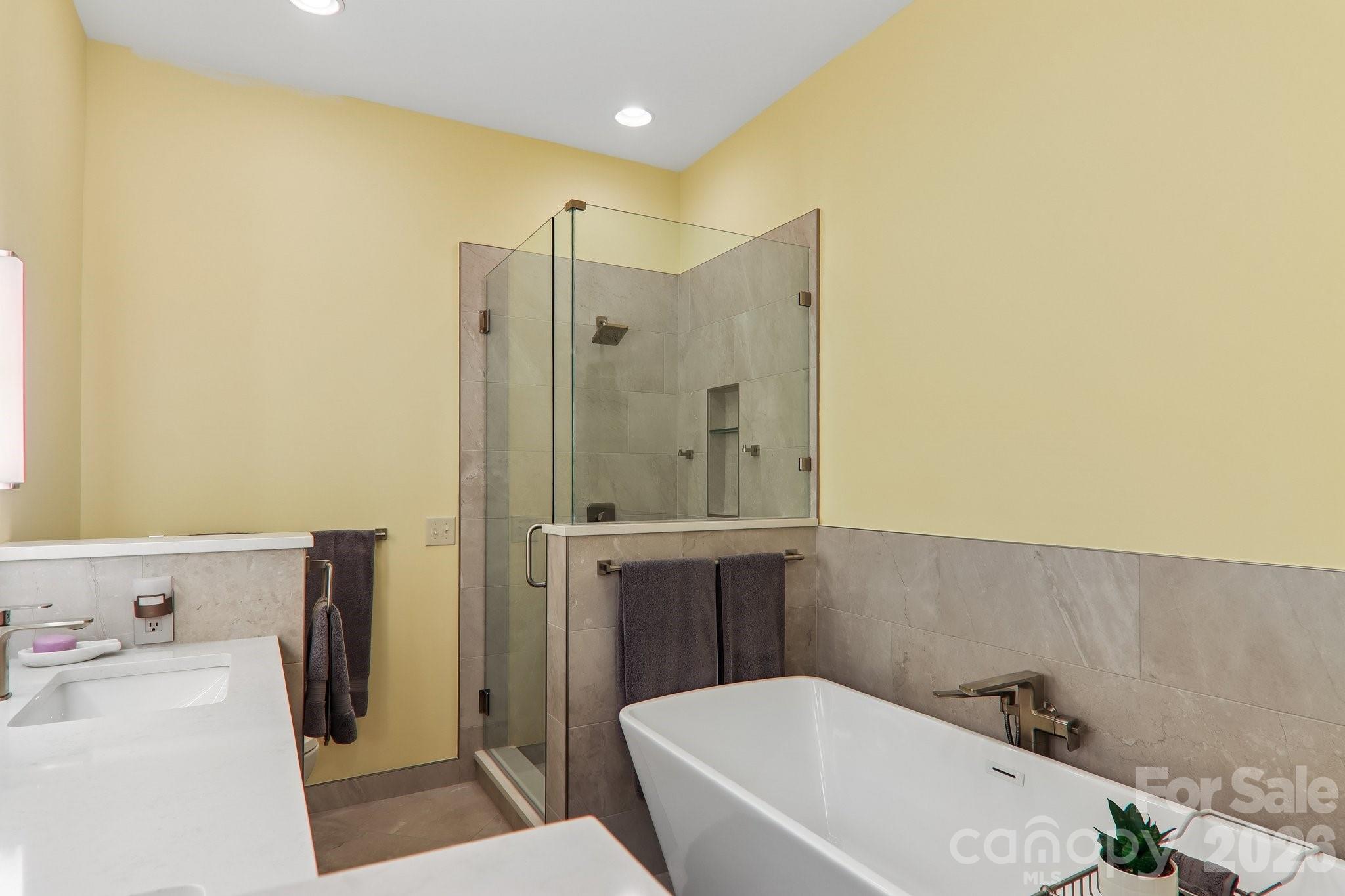 1072 Corsica Lane — Saluda
