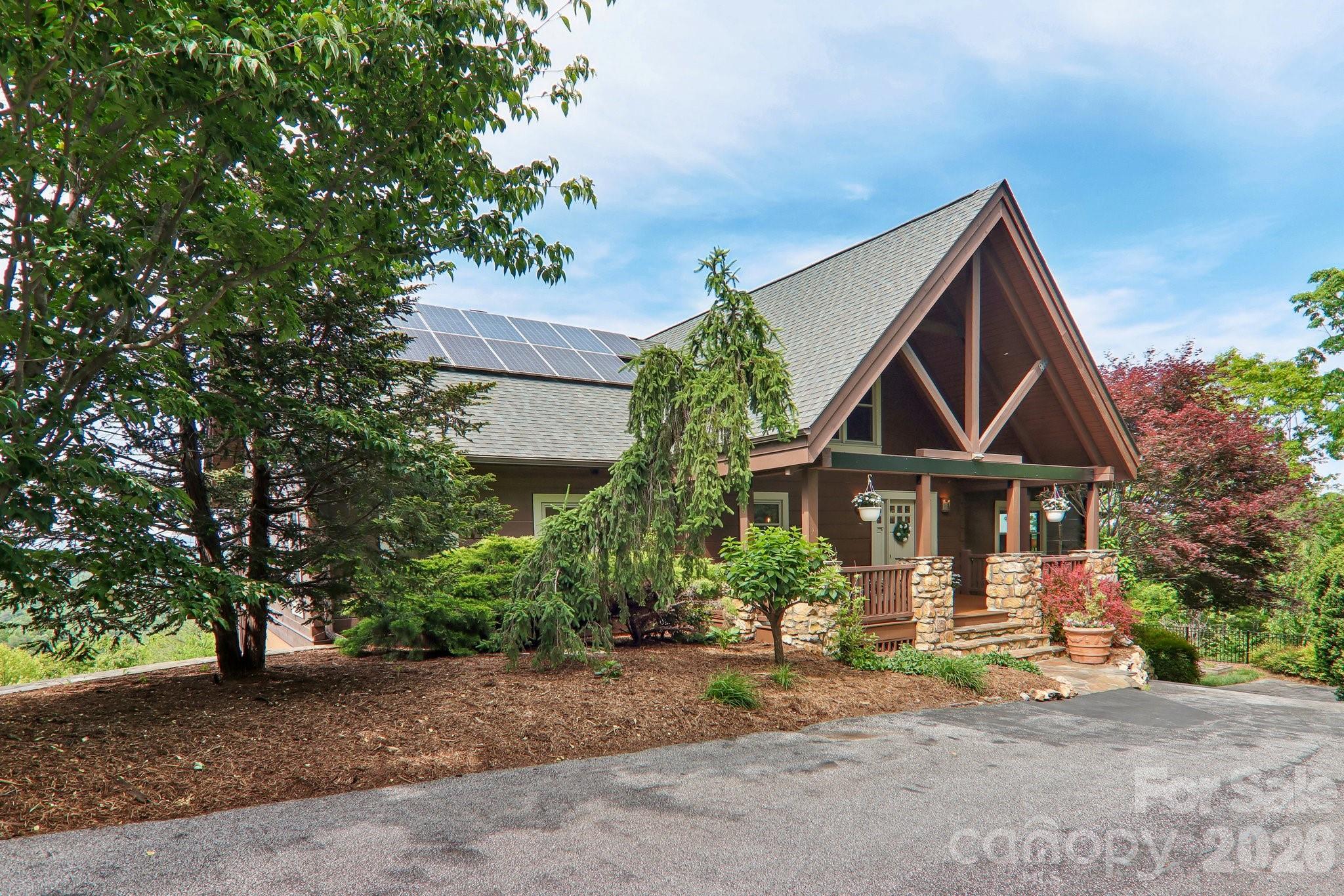 1072 Corsica Lane — Saluda