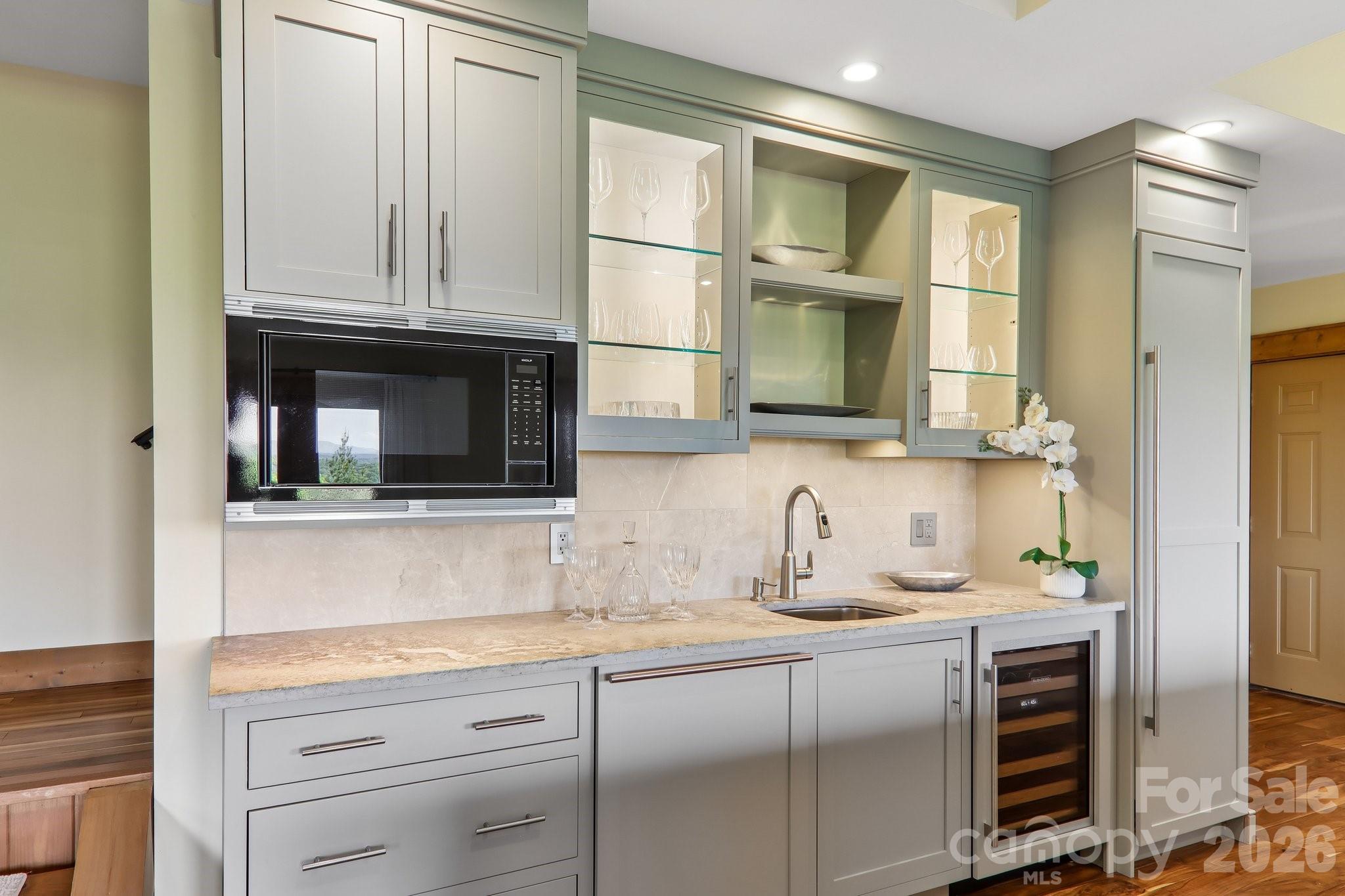 1072 Corsica Lane — Saluda