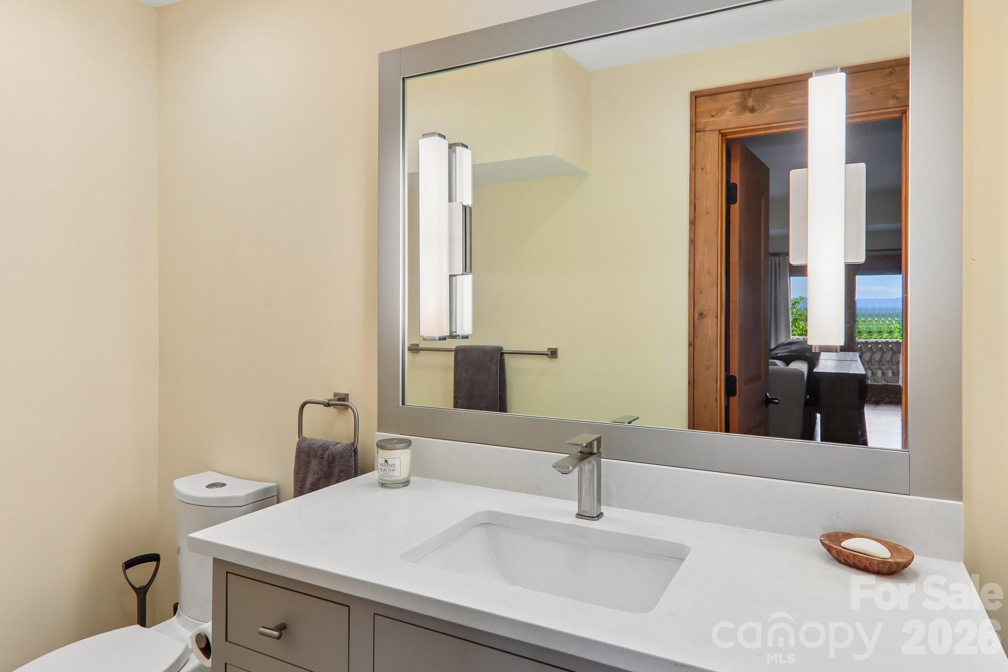 1072 Corsica Lane — Saluda