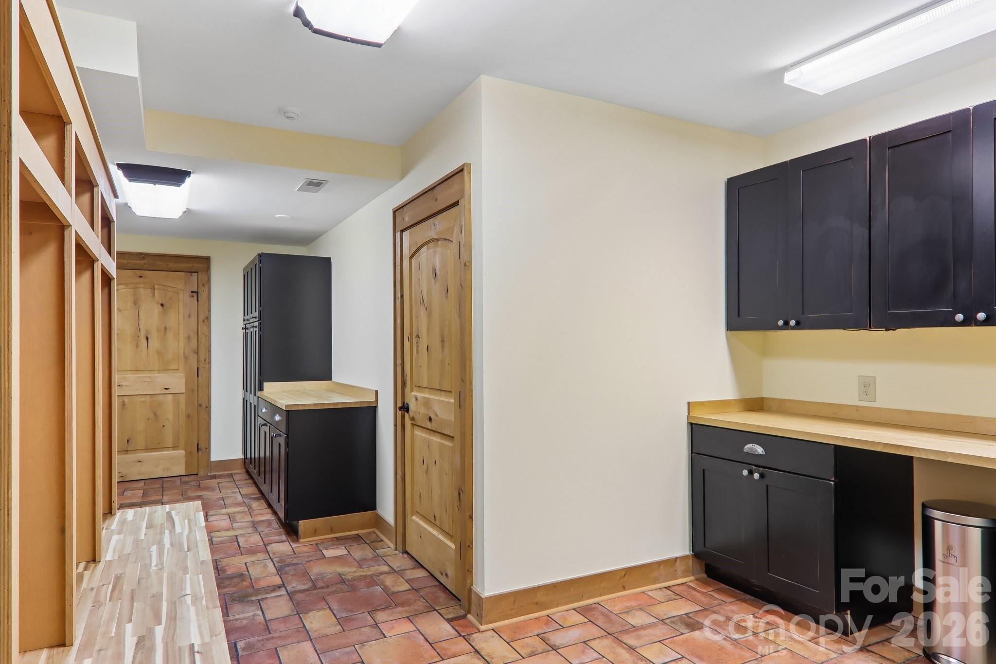 1072 Corsica Lane — Saluda