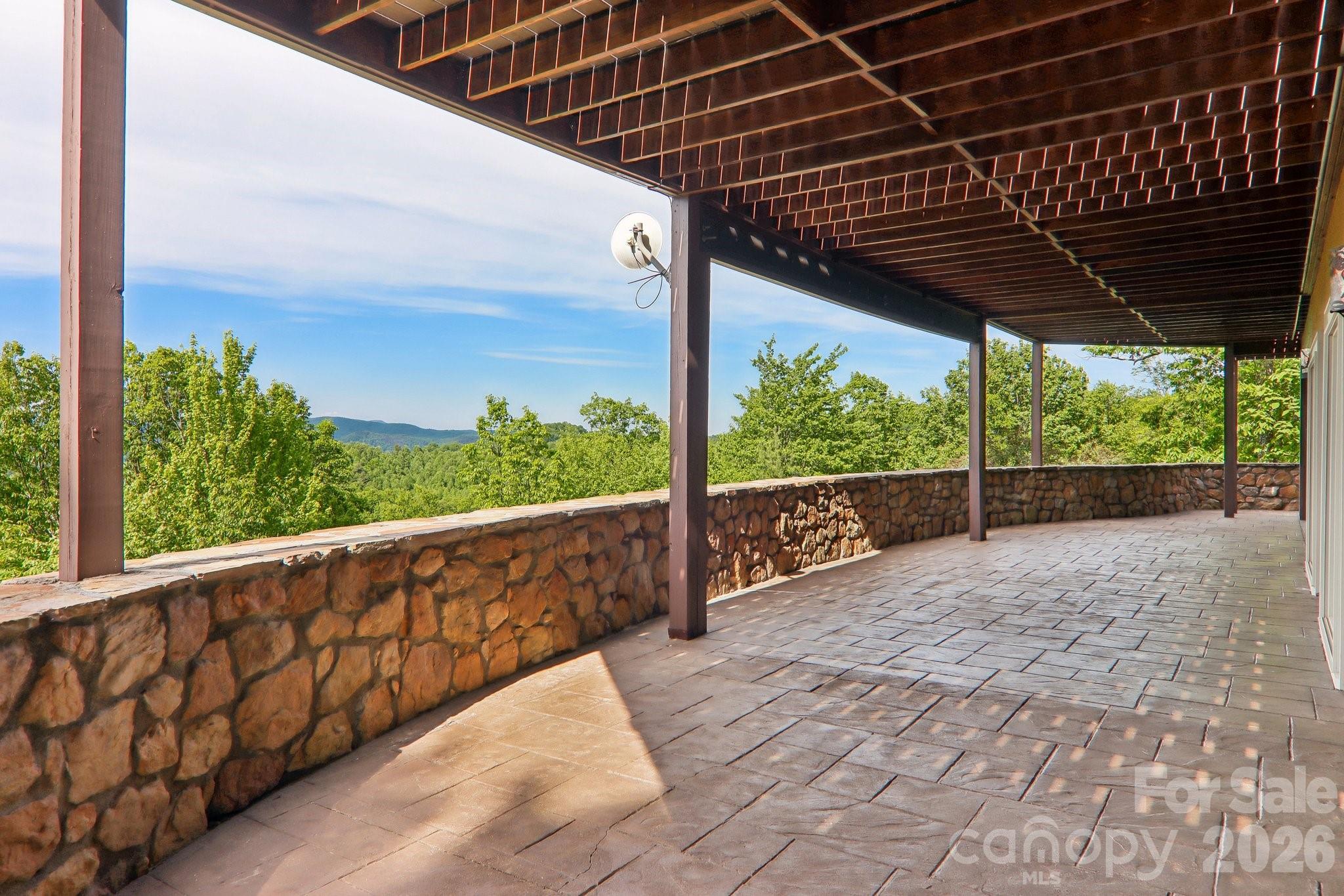 1072 Corsica Lane — Saluda