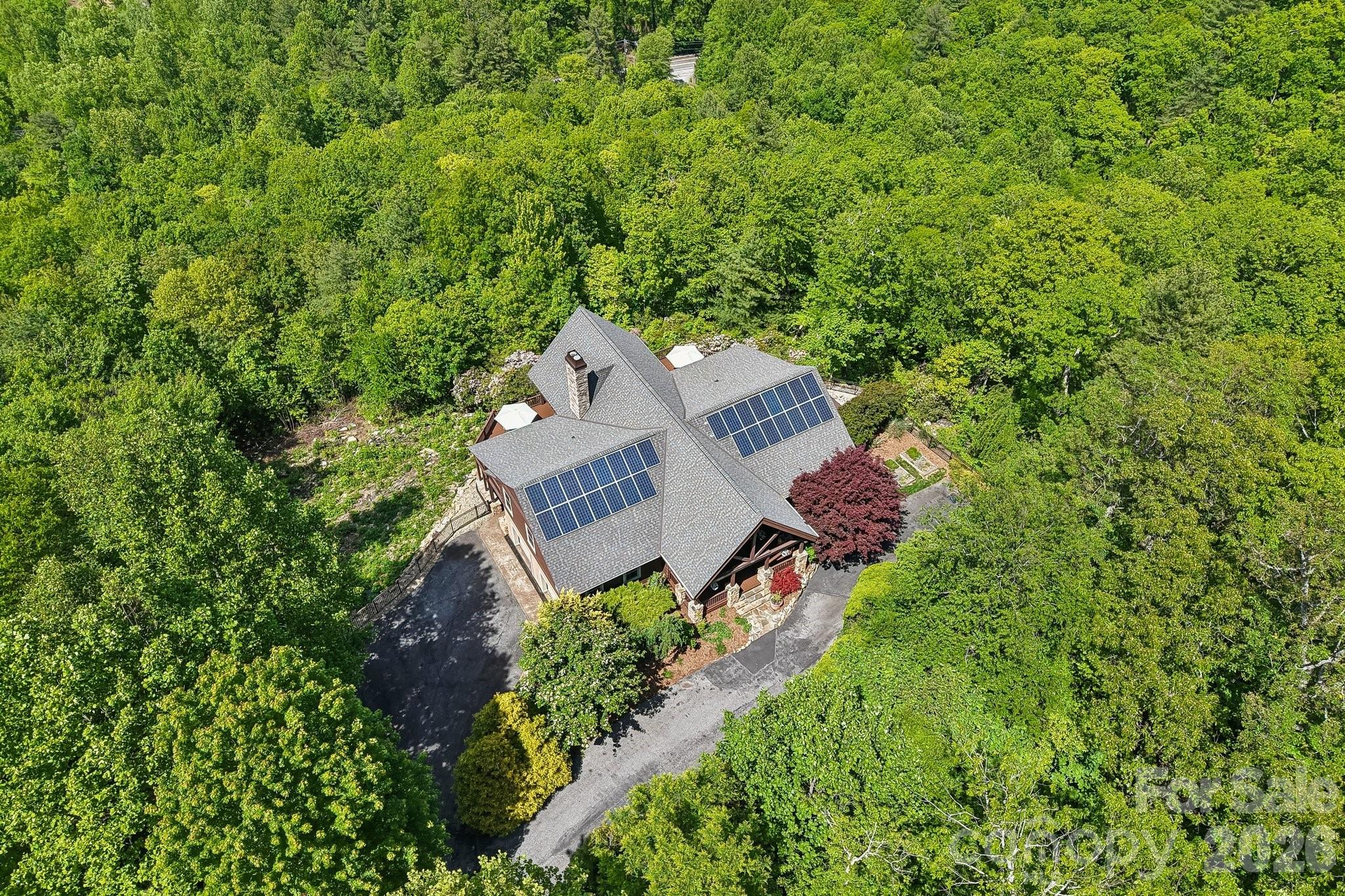 1072 Corsica Lane — Saluda