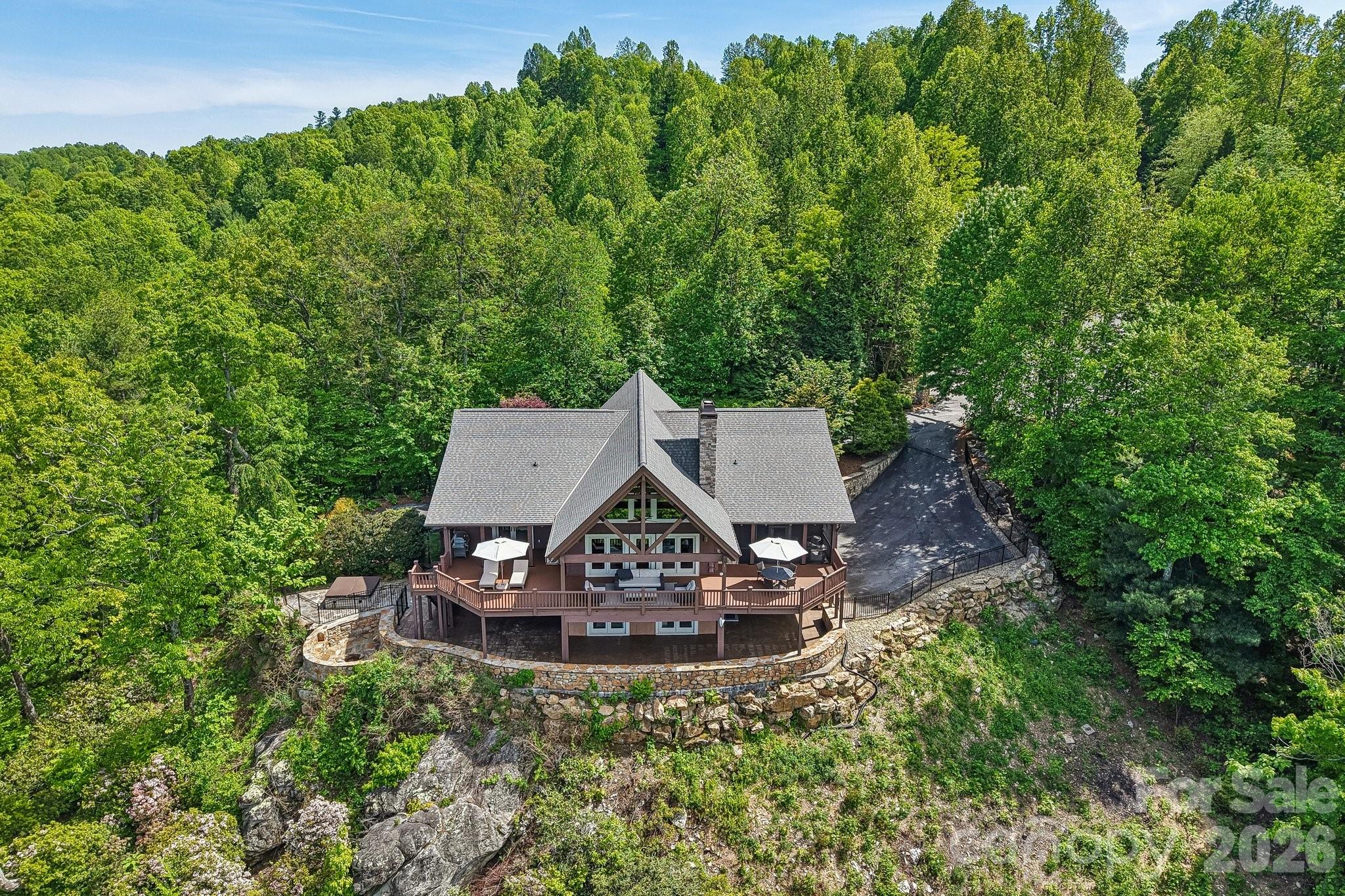 1072 Corsica Lane — Saluda