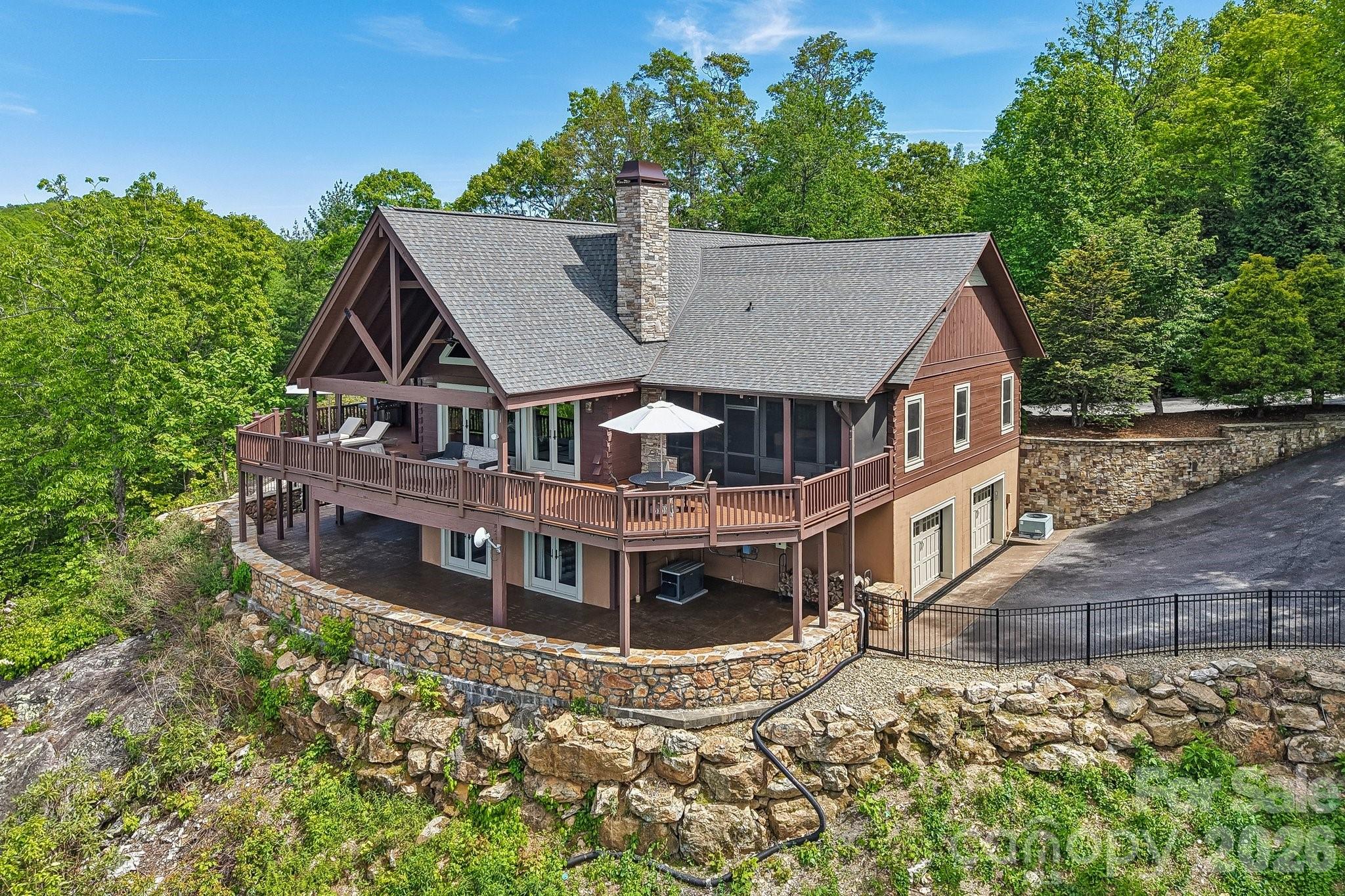 1072 Corsica Lane — Saluda