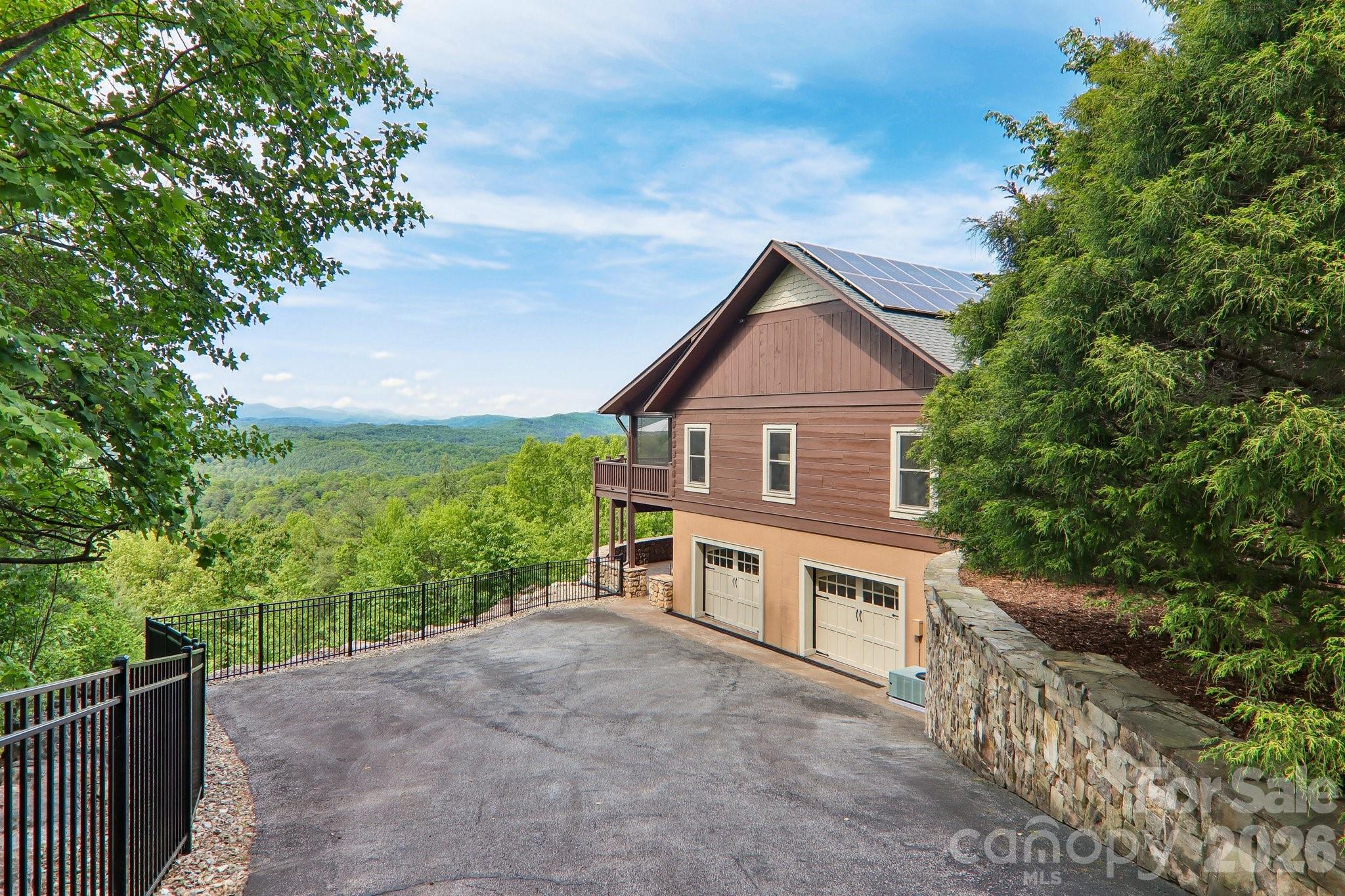 1072 Corsica Lane — Saluda