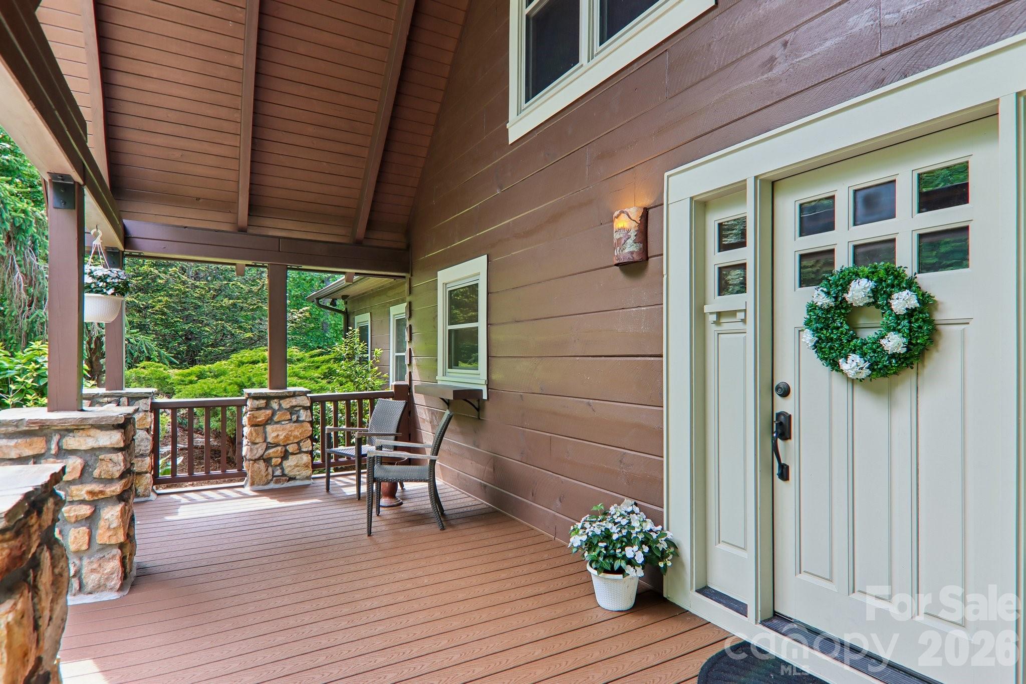 1072 Corsica Lane — Saluda