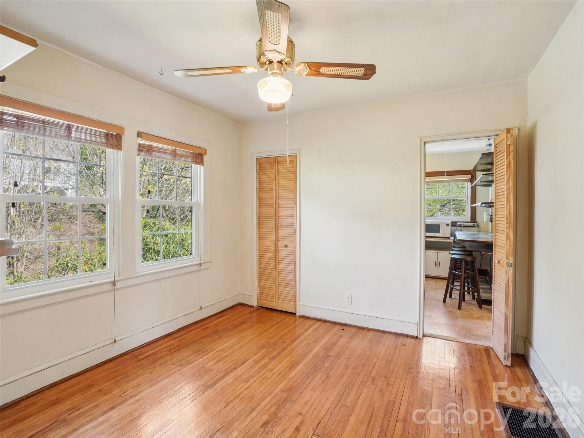 28 Kensington Drive — Asheville