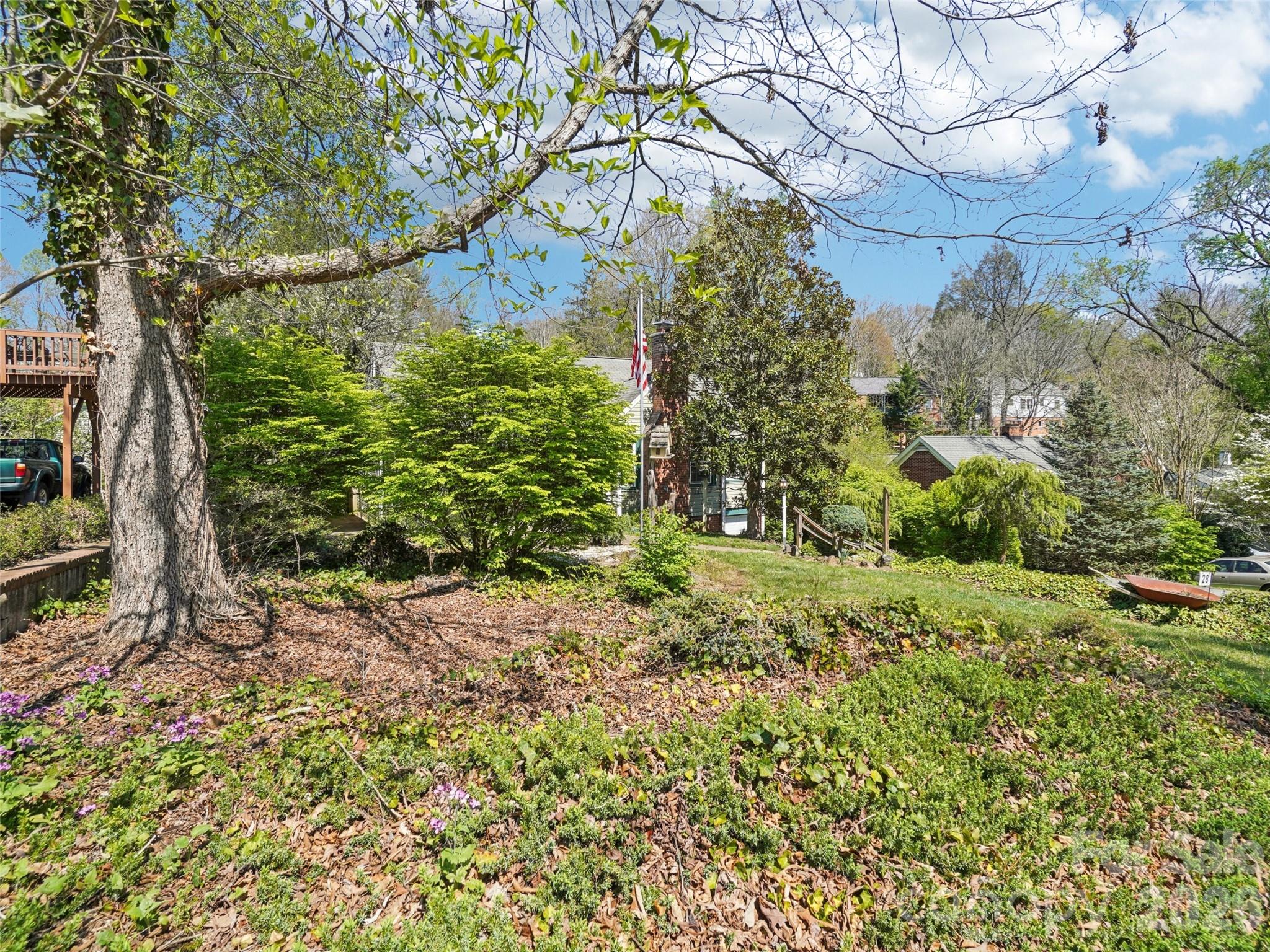 28 Kensington Drive — Asheville