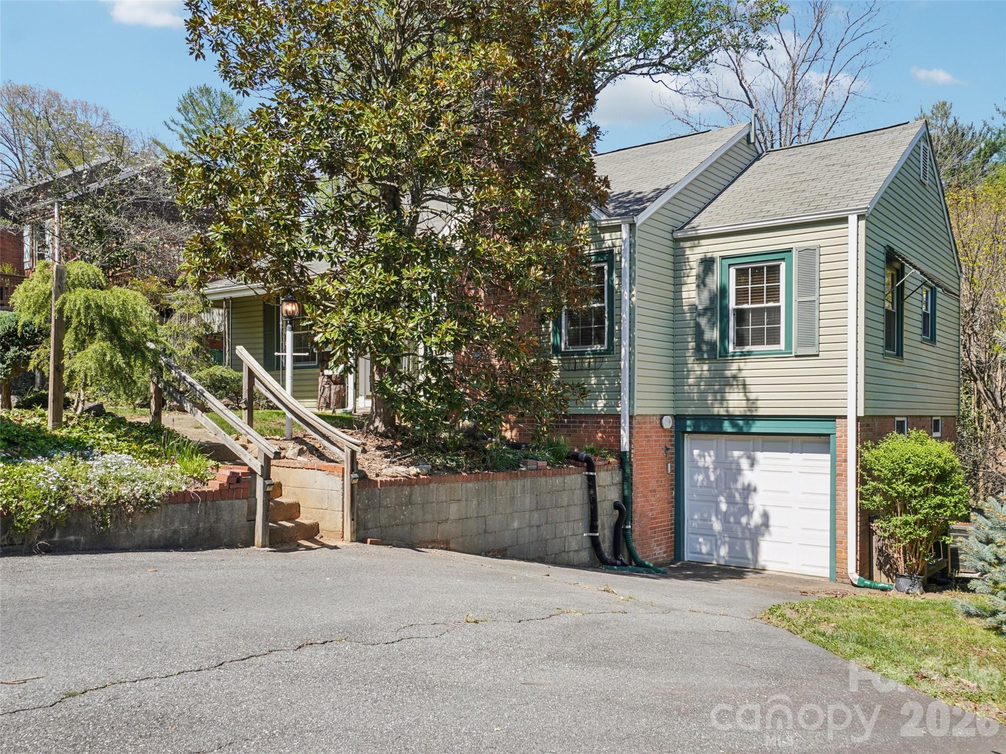 28 Kensington Drive — Asheville