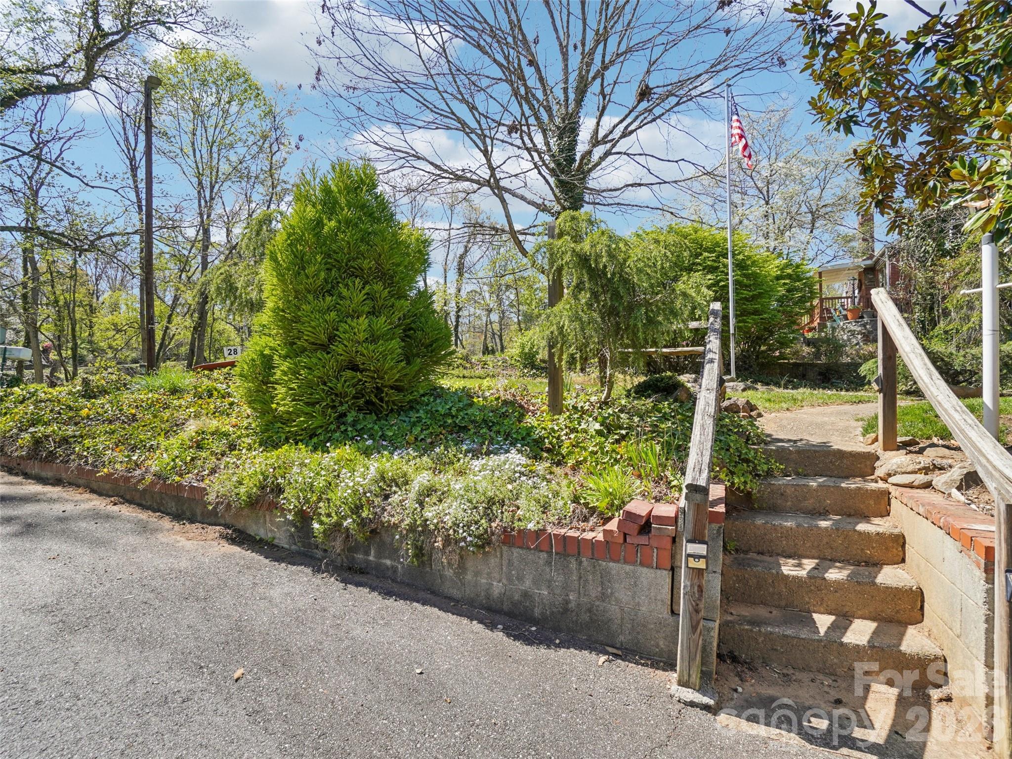 28 Kensington Drive — Asheville
