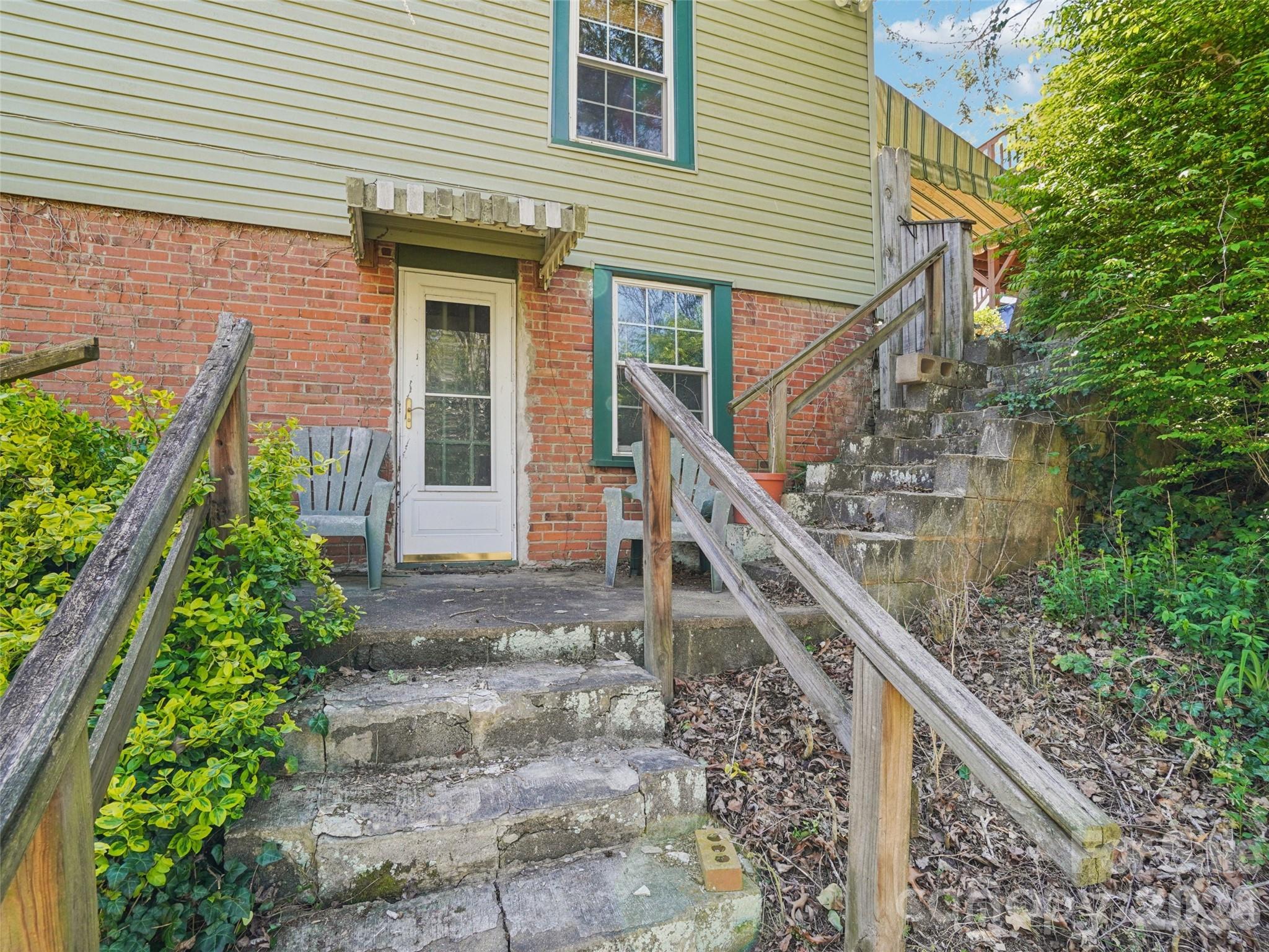 28 Kensington Drive — Asheville