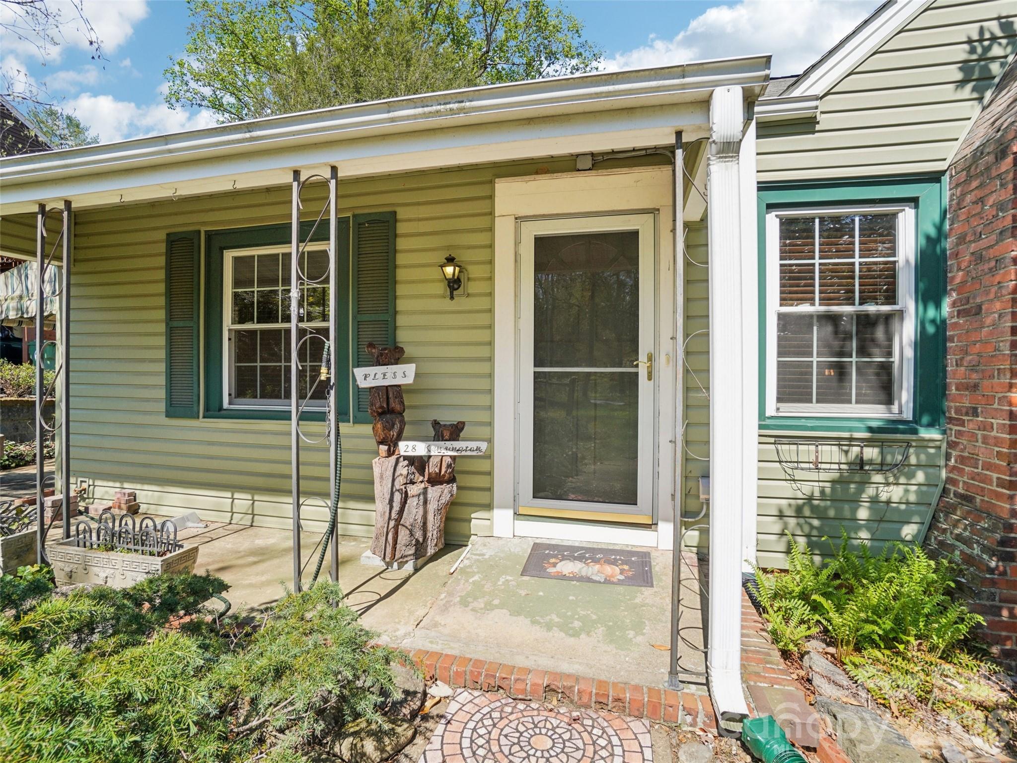 28 Kensington Drive — Asheville