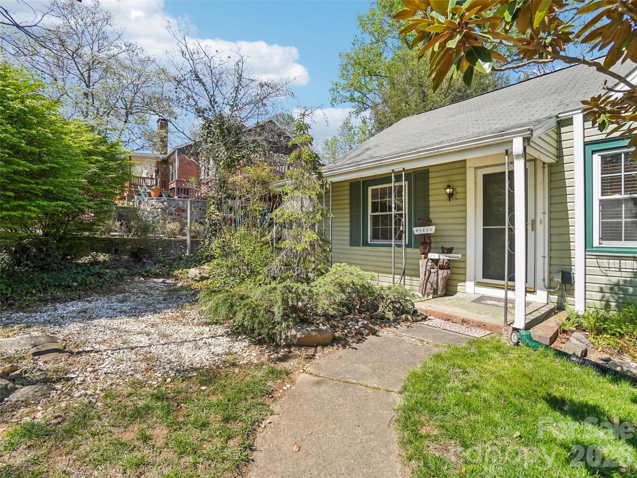 28 Kensington Drive — Asheville